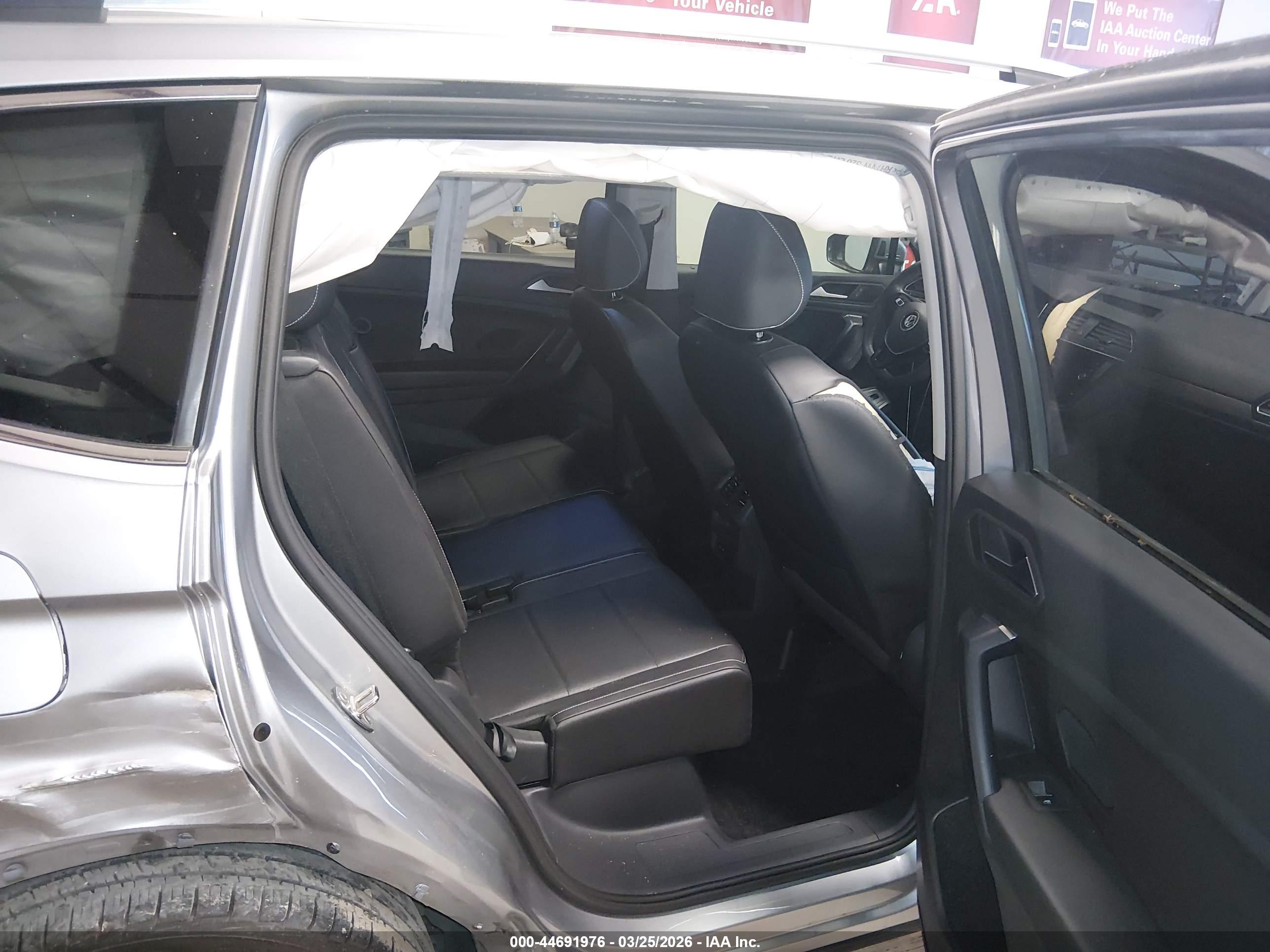 VOLKSWAGEN TIGUAN image 8