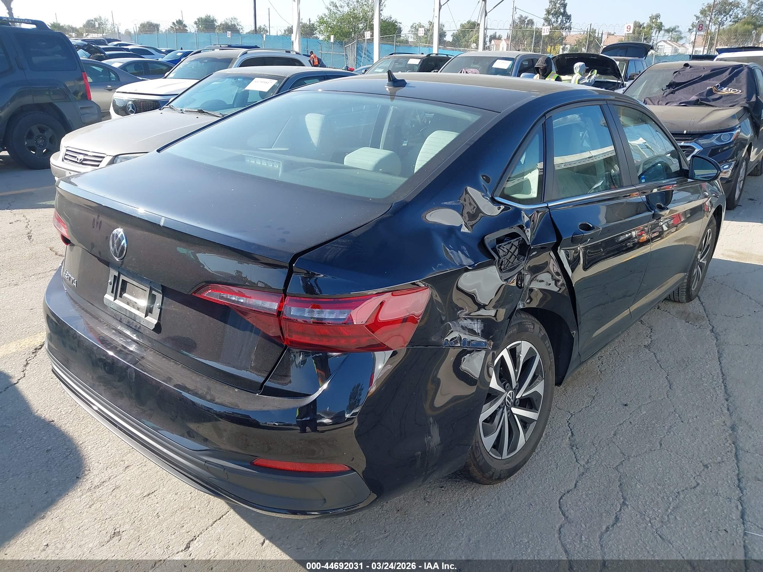 VOLKSWAGEN JETTA image 4