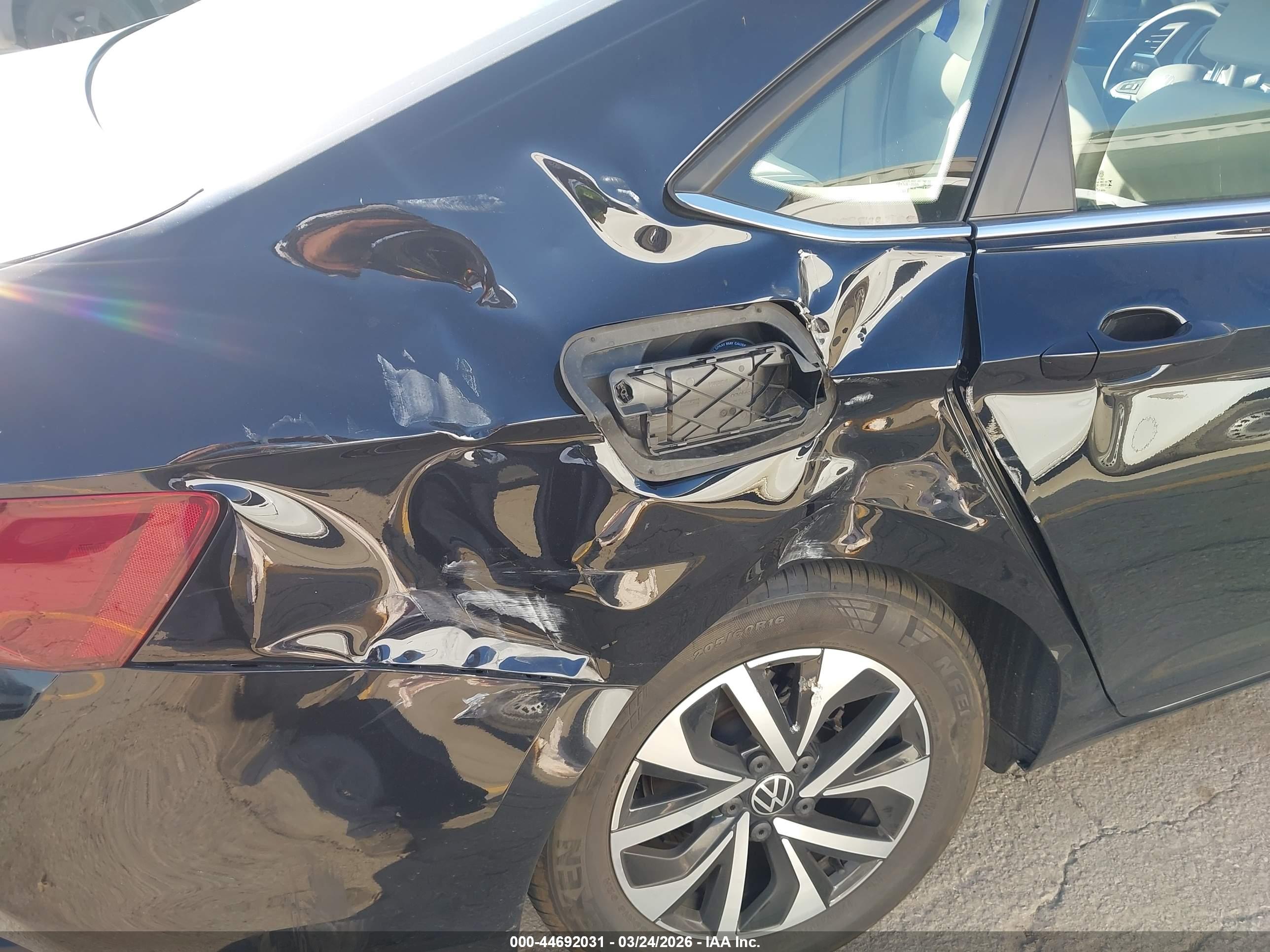 VOLKSWAGEN JETTA image 6