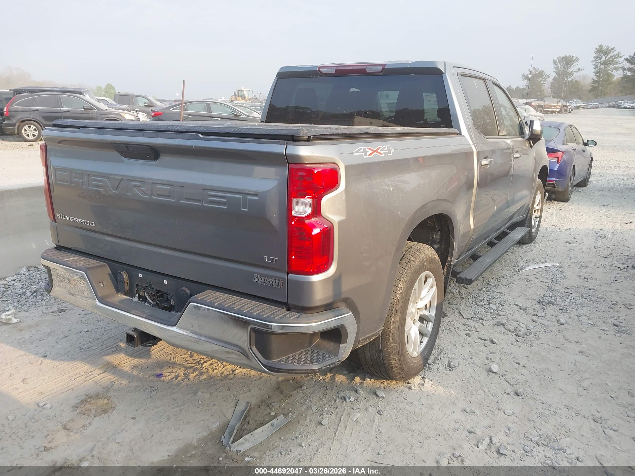 CHEVROLET SILVERADO image 4