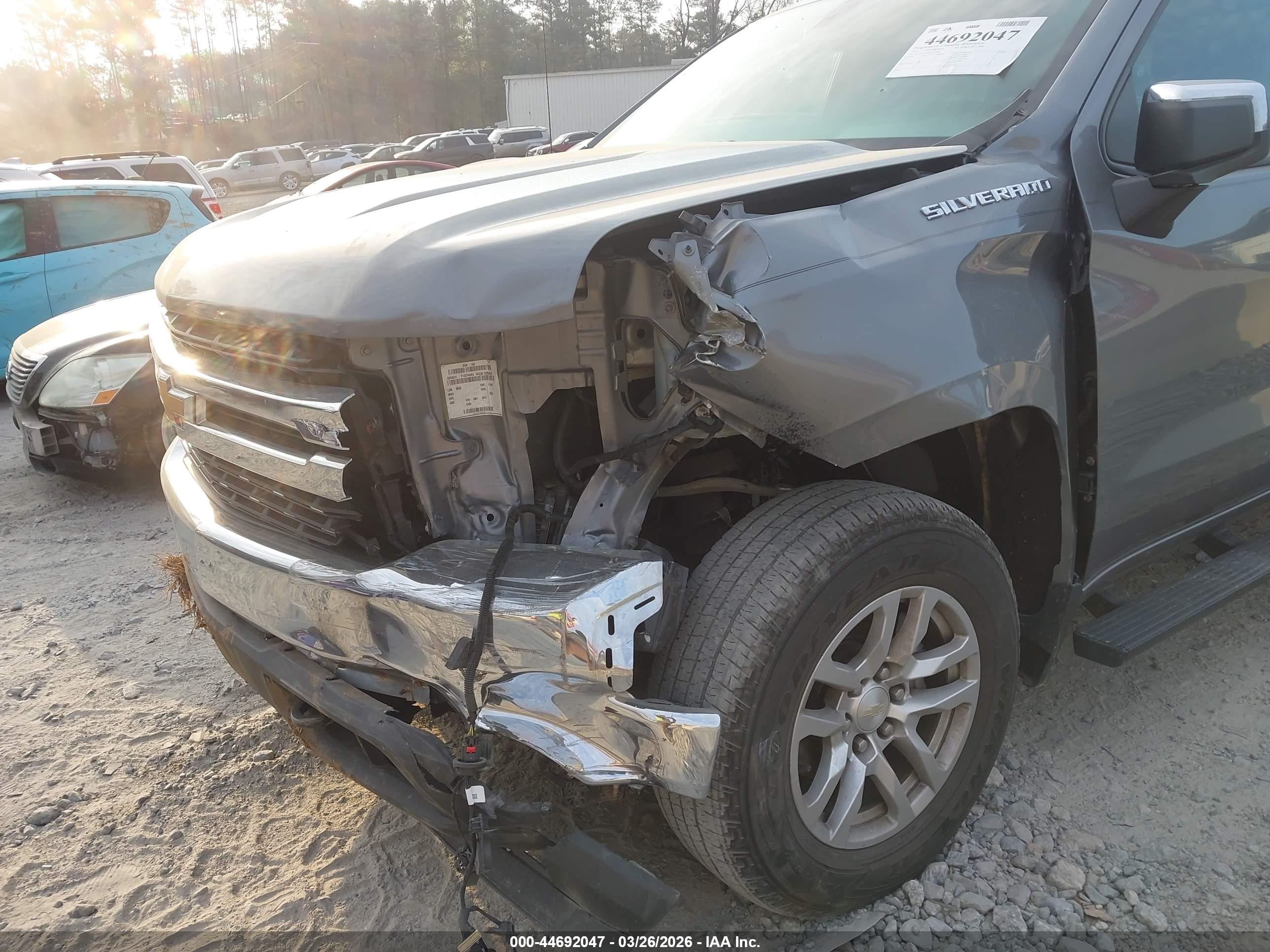CHEVROLET SILVERADO image 6