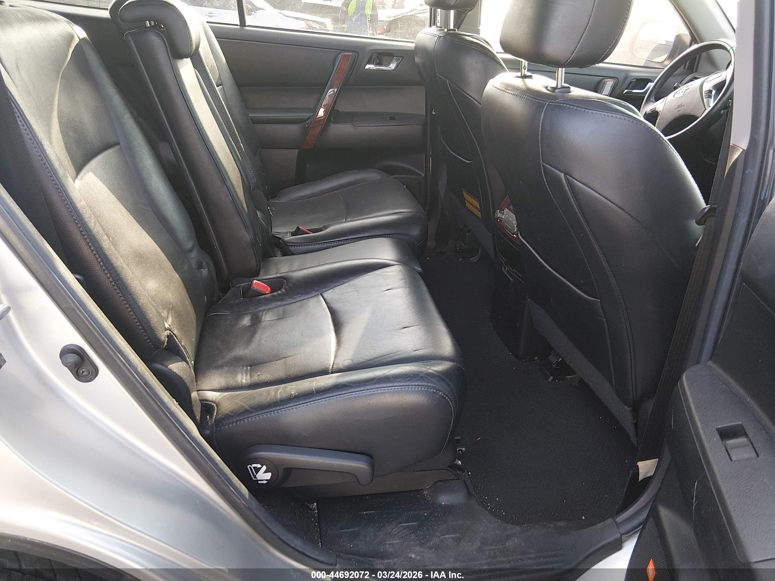 TOYOTA HIGHLANDER image 8