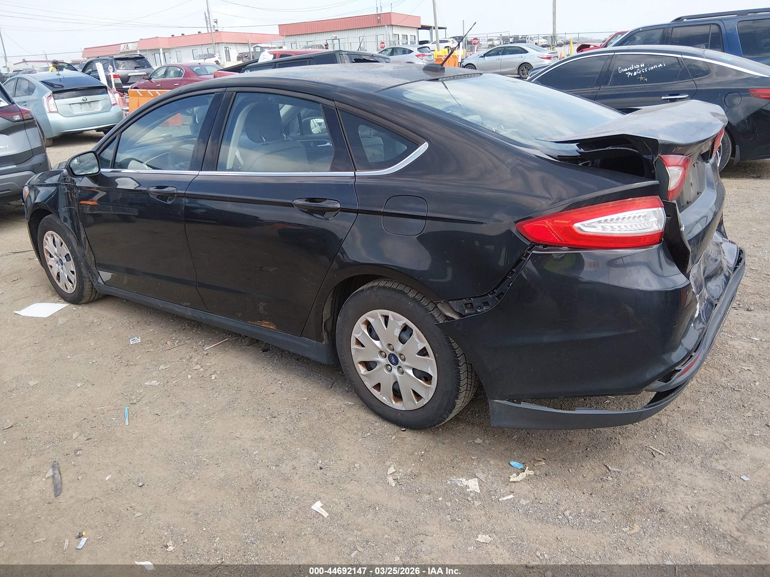 FORD FUSION image 3