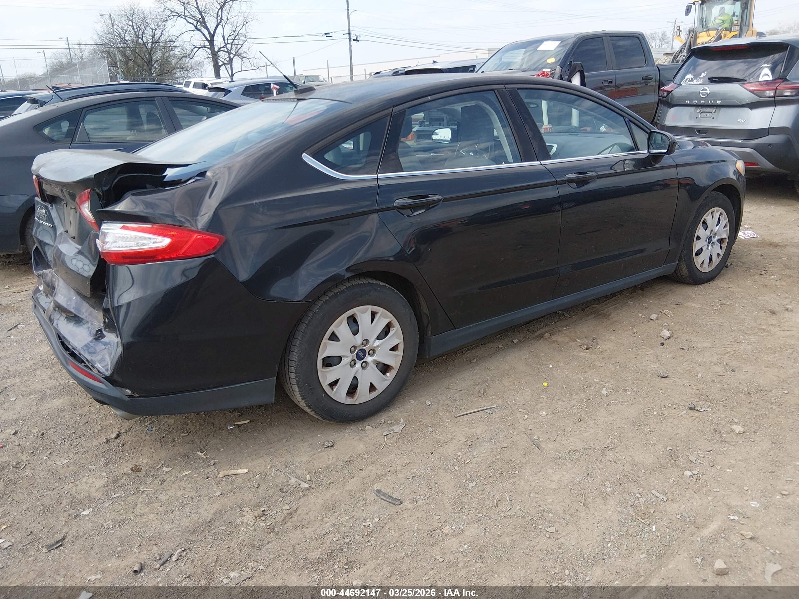 FORD FUSION image 4
