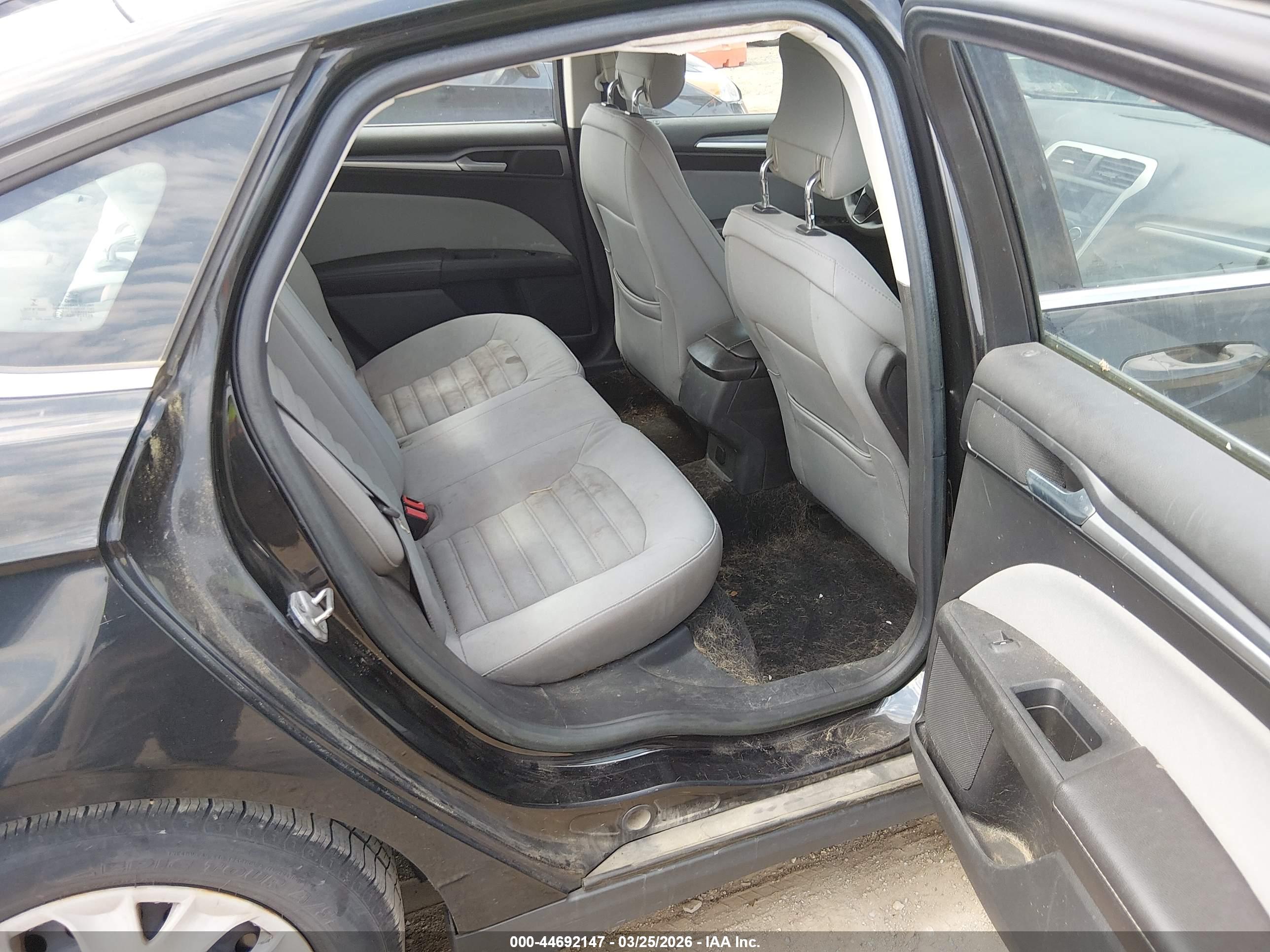 FORD FUSION image 8