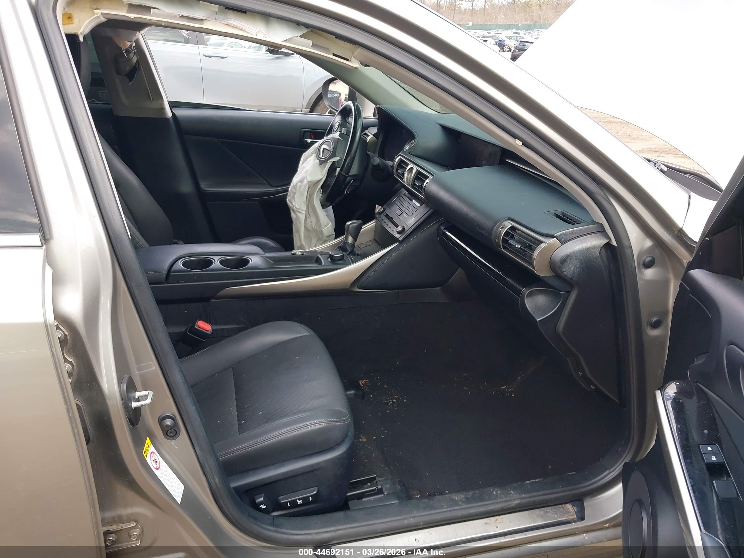 LEXUS IS image 5