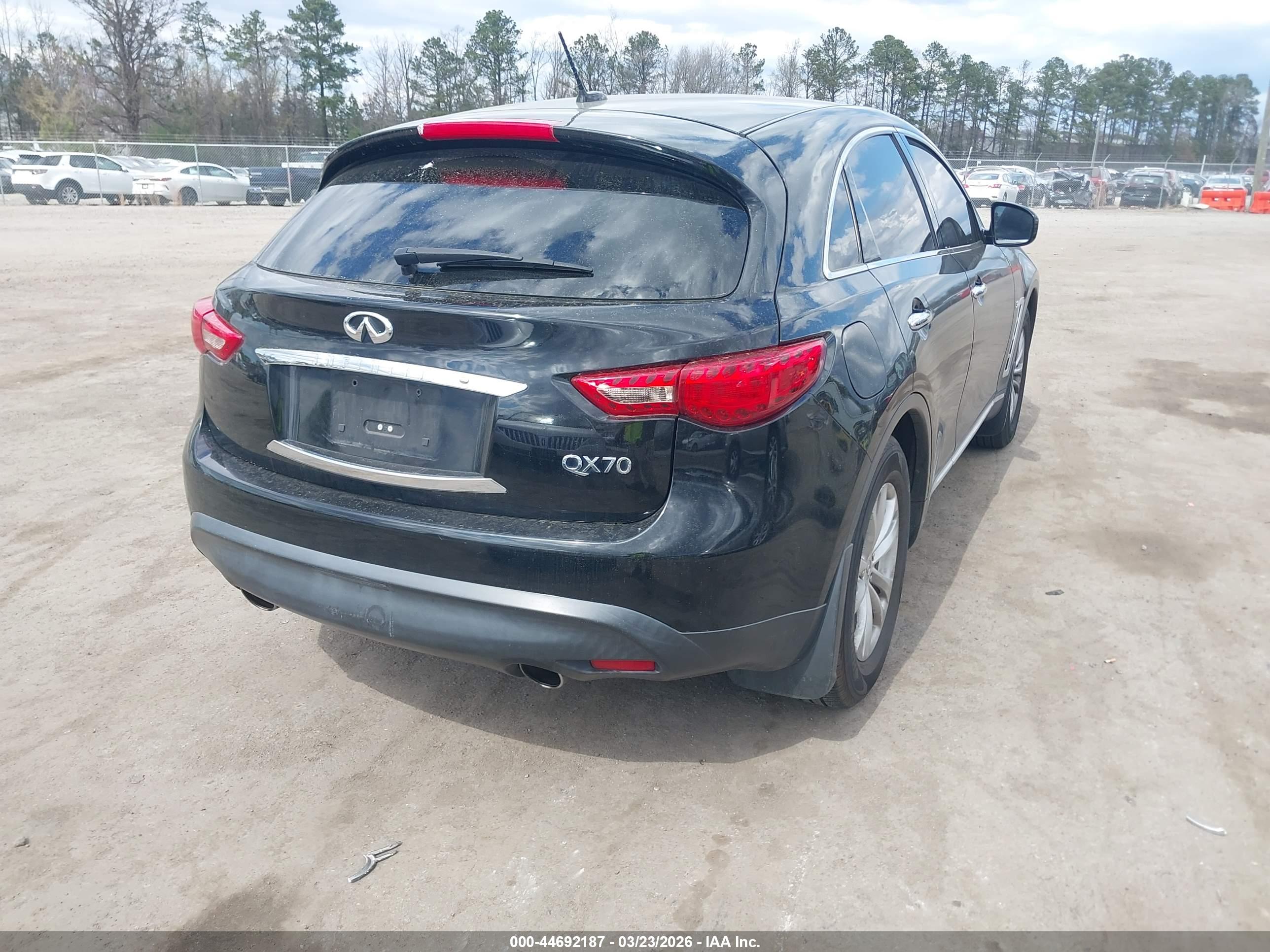 INFINITI QX70 image 4
