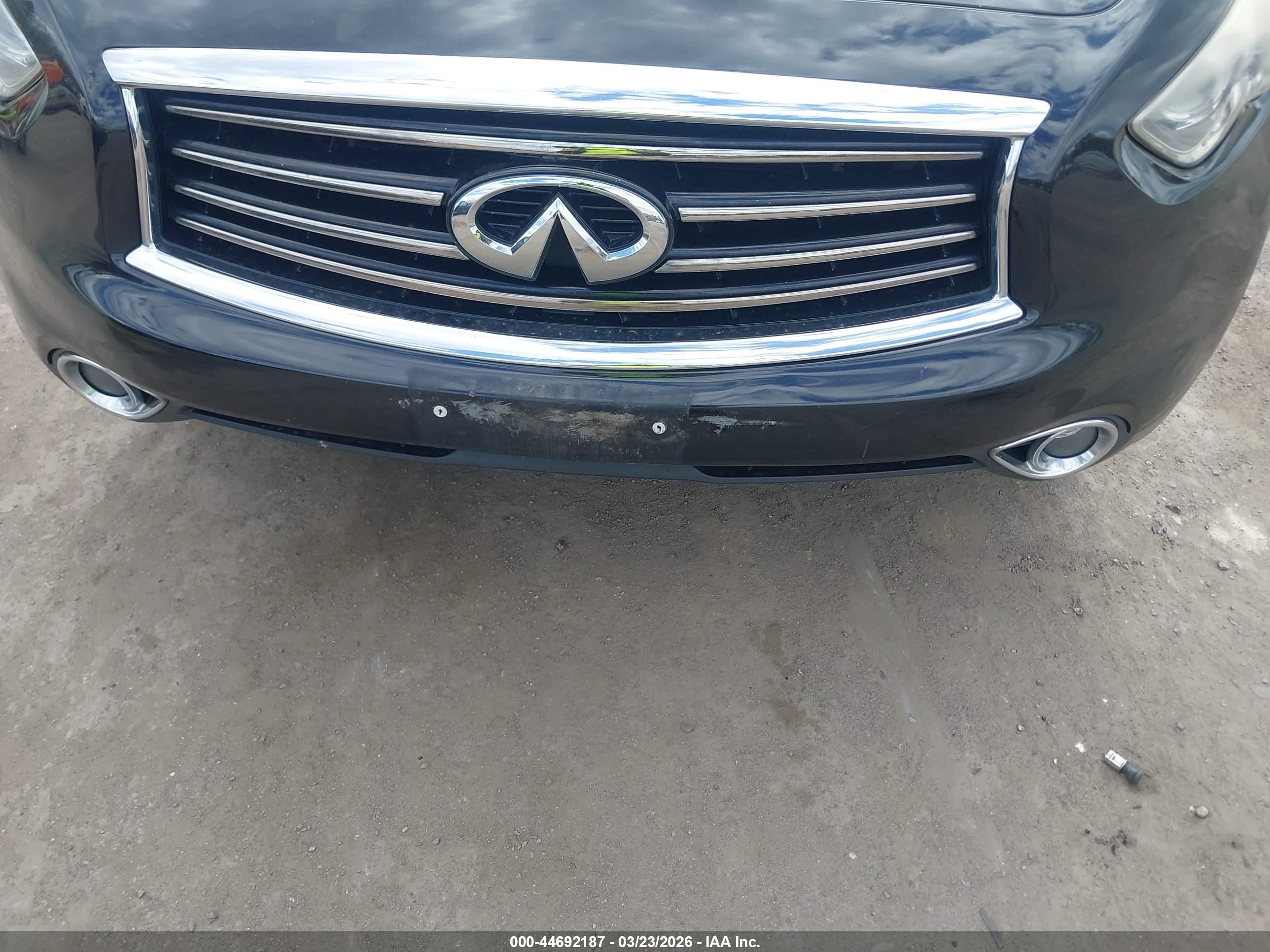 INFINITI QX70 image 6