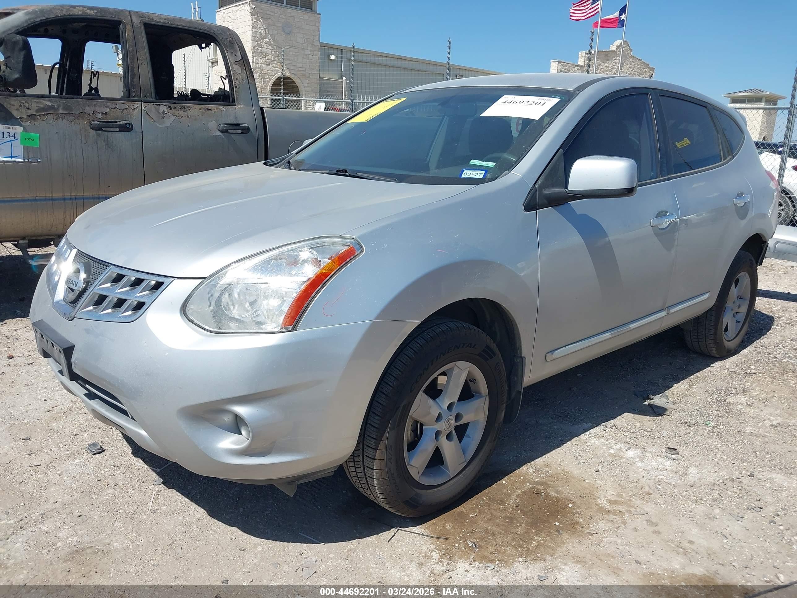NISSAN ROGUE image 2