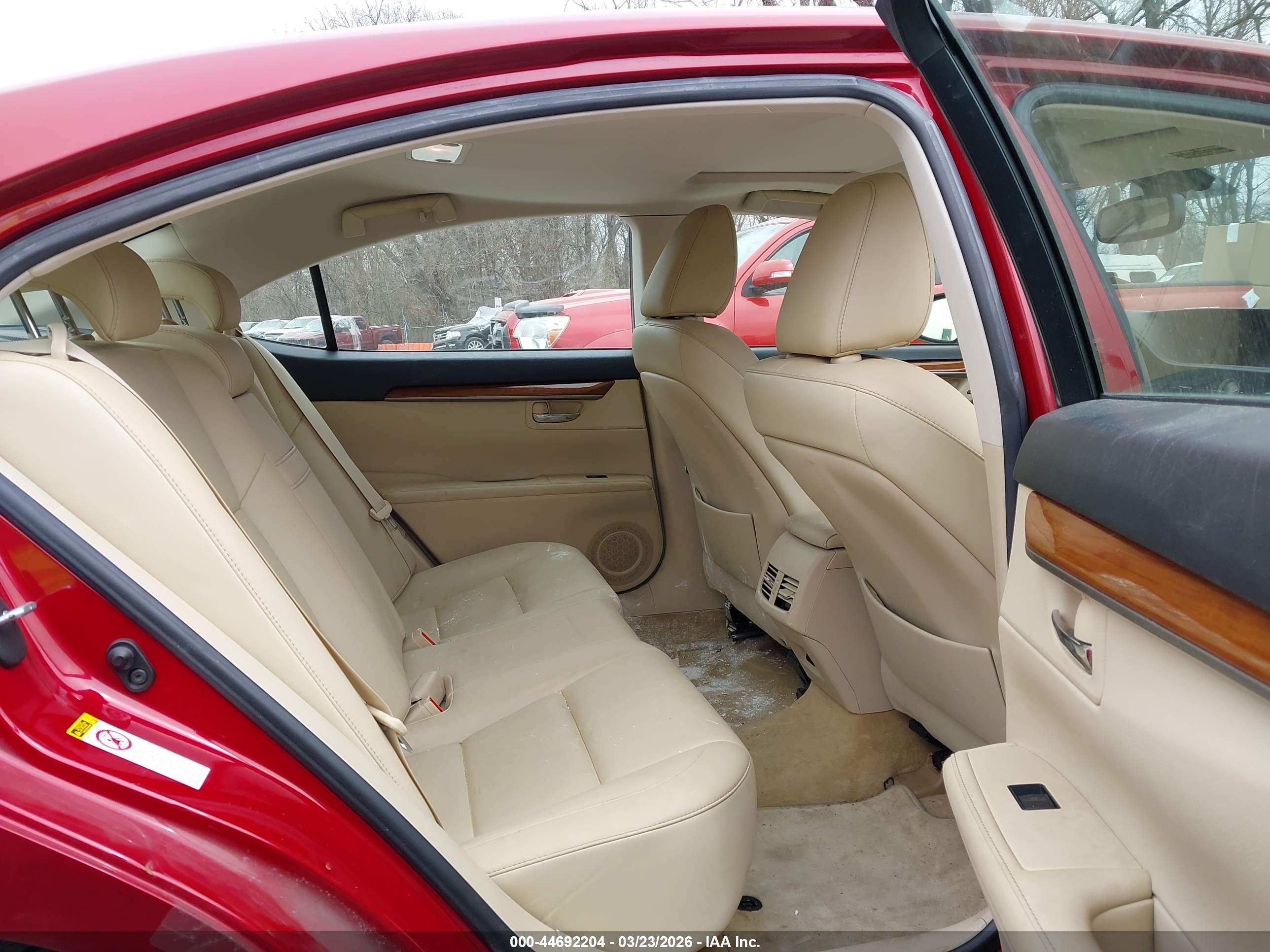 LEXUS ES image 8