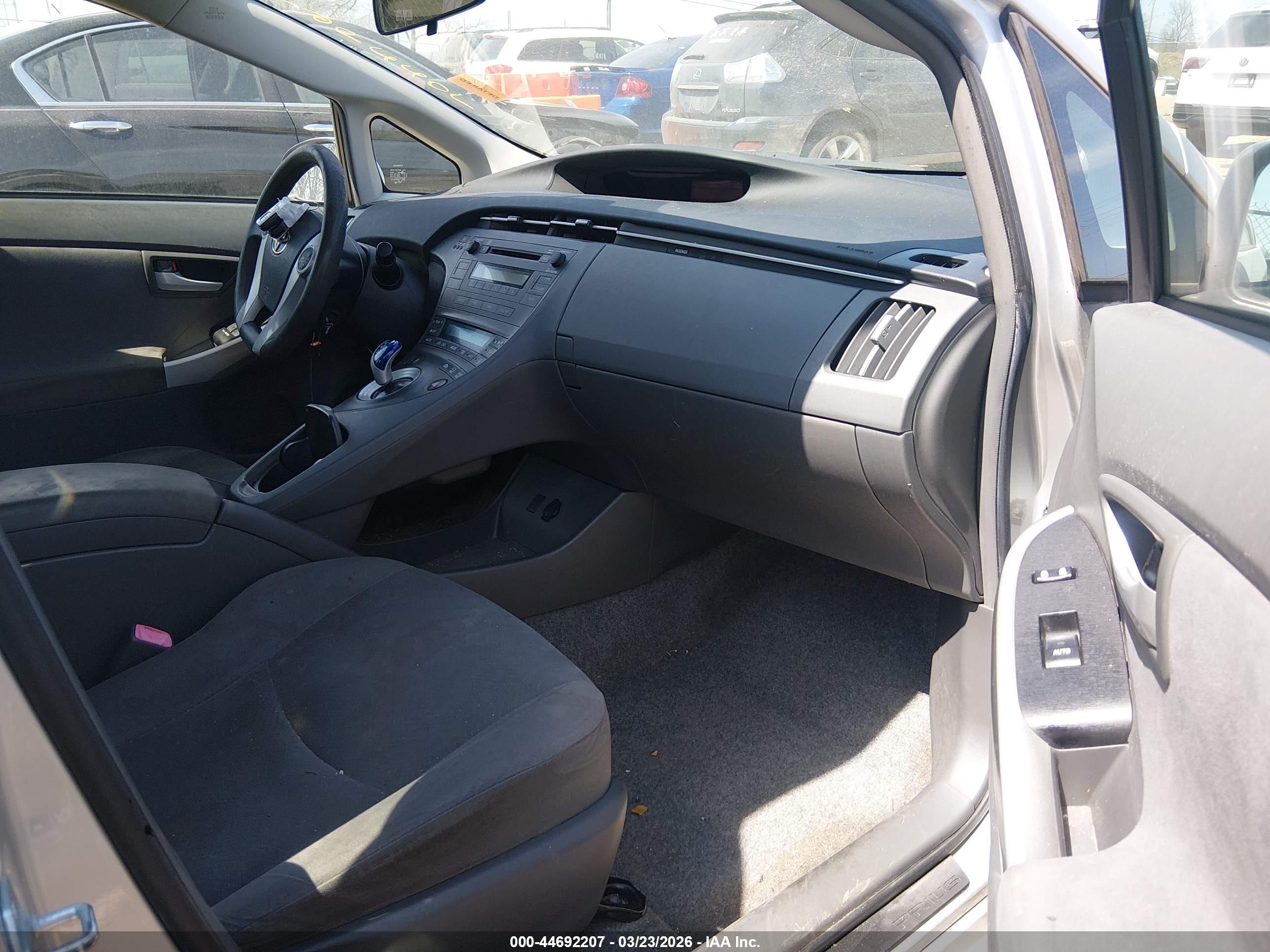 TOYOTA PRIUS image 5