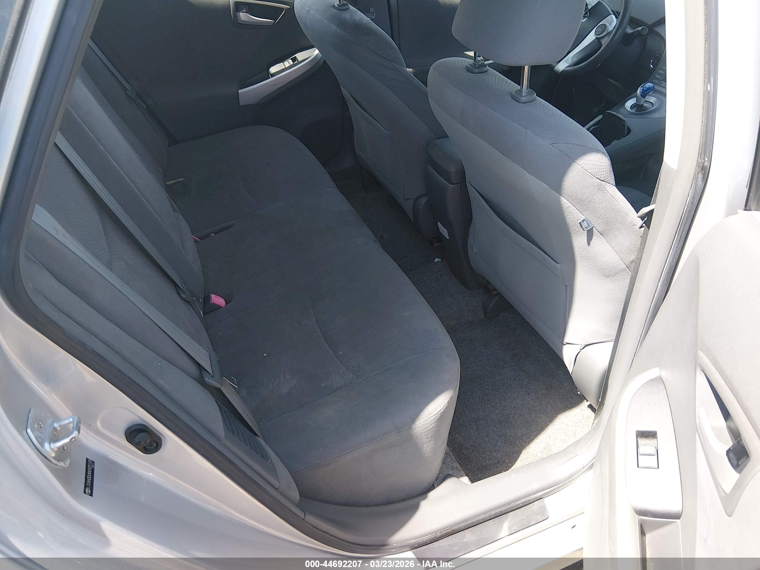 TOYOTA PRIUS image 8