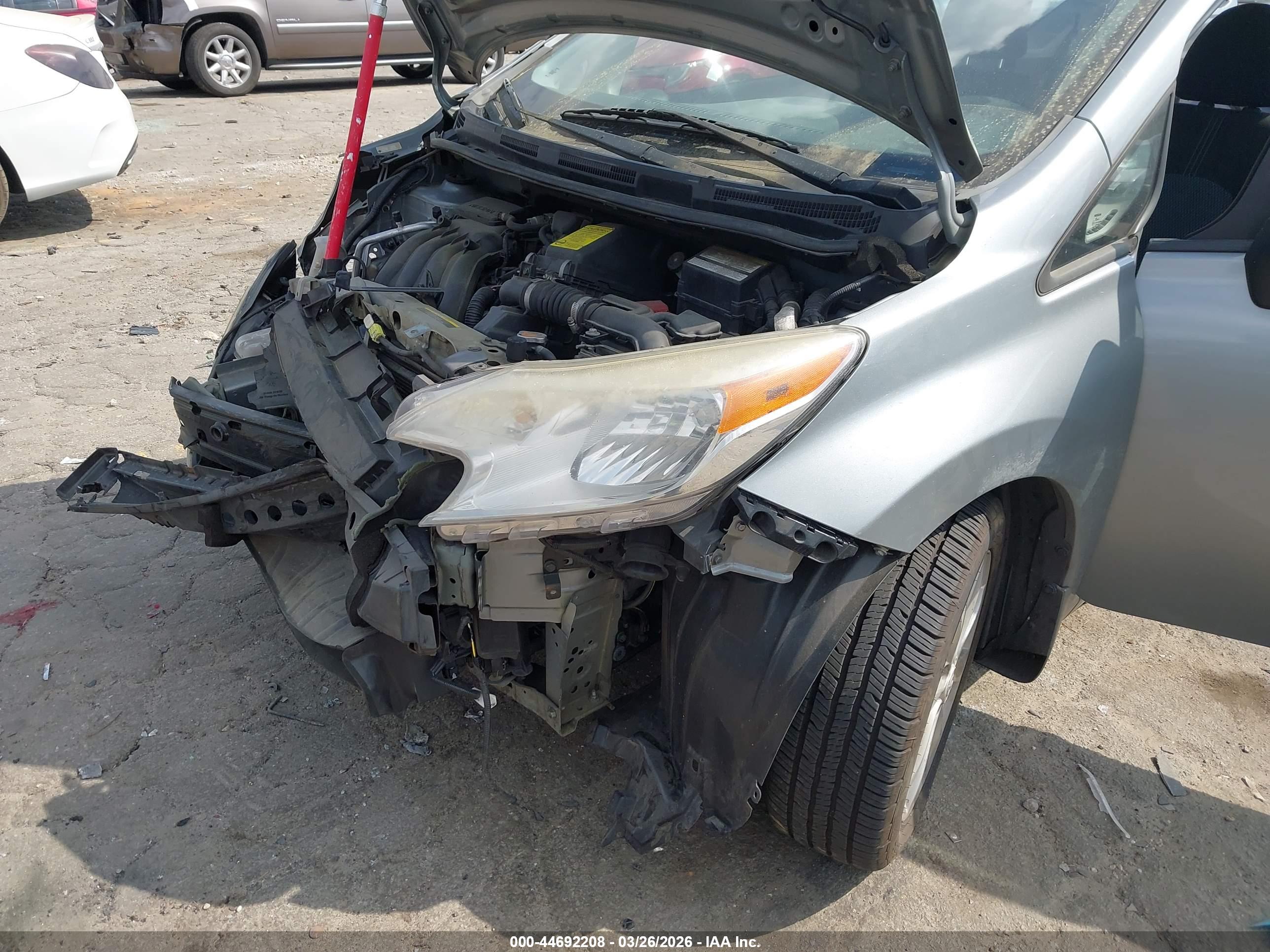 NISSAN VERSA image 6