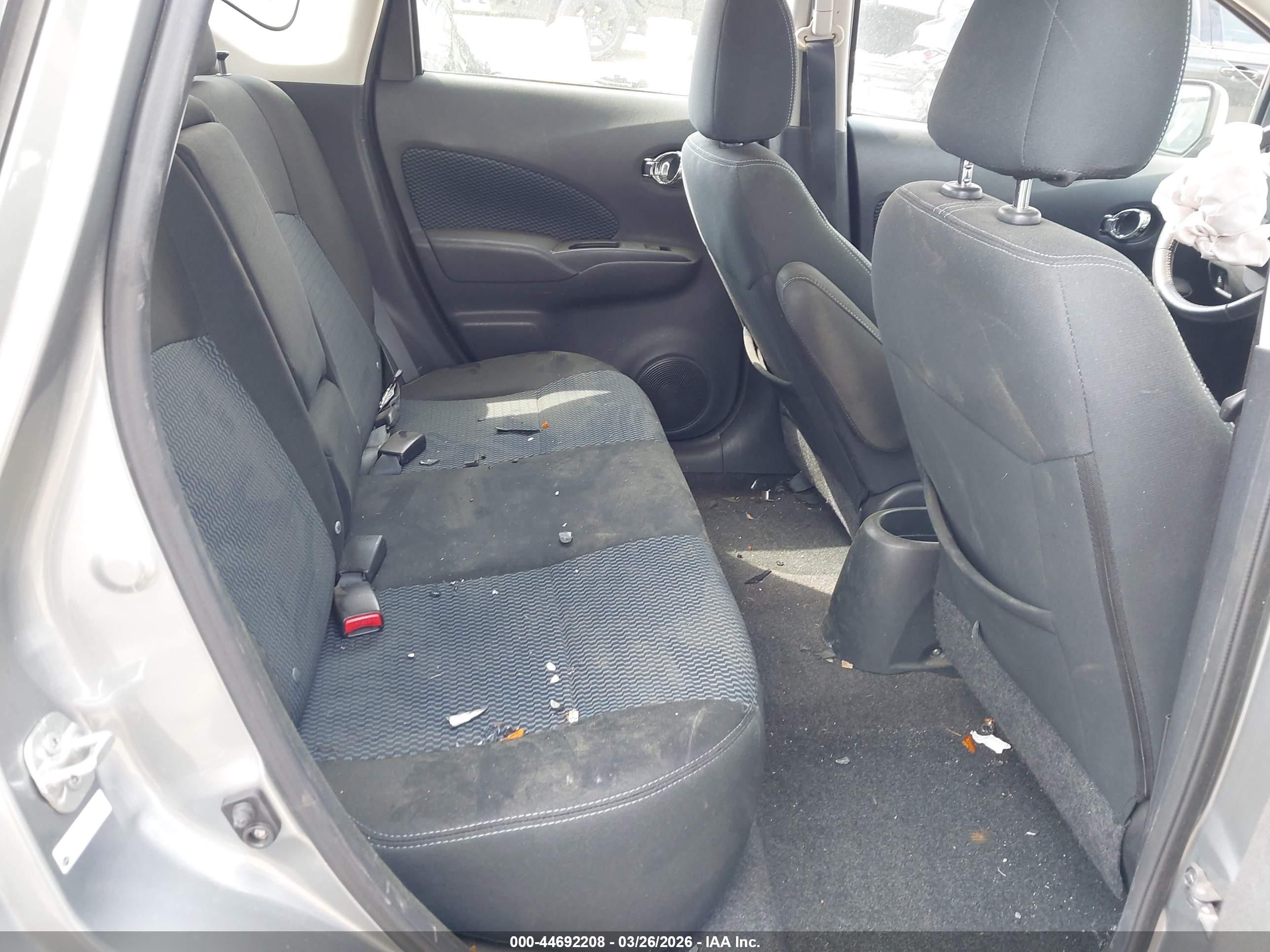 NISSAN VERSA image 8