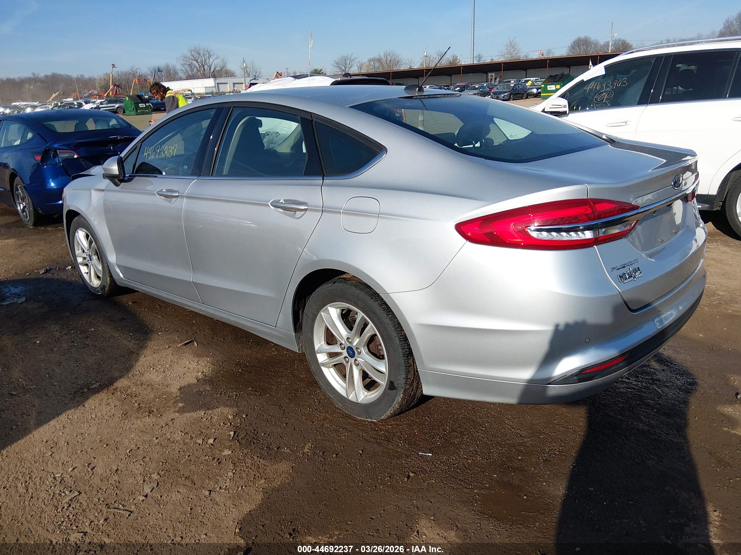 FORD FUSION image 3