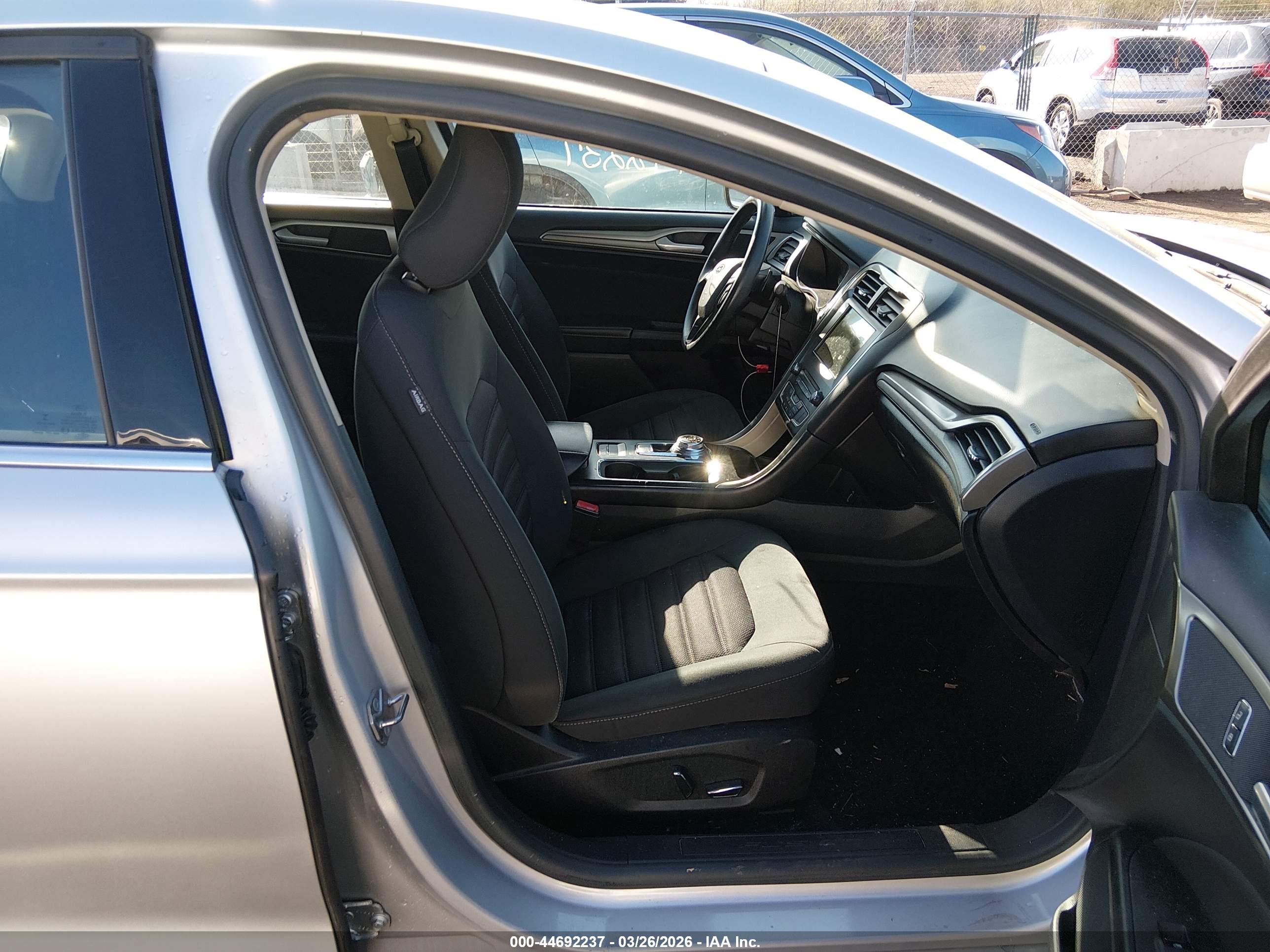 FORD FUSION image 5