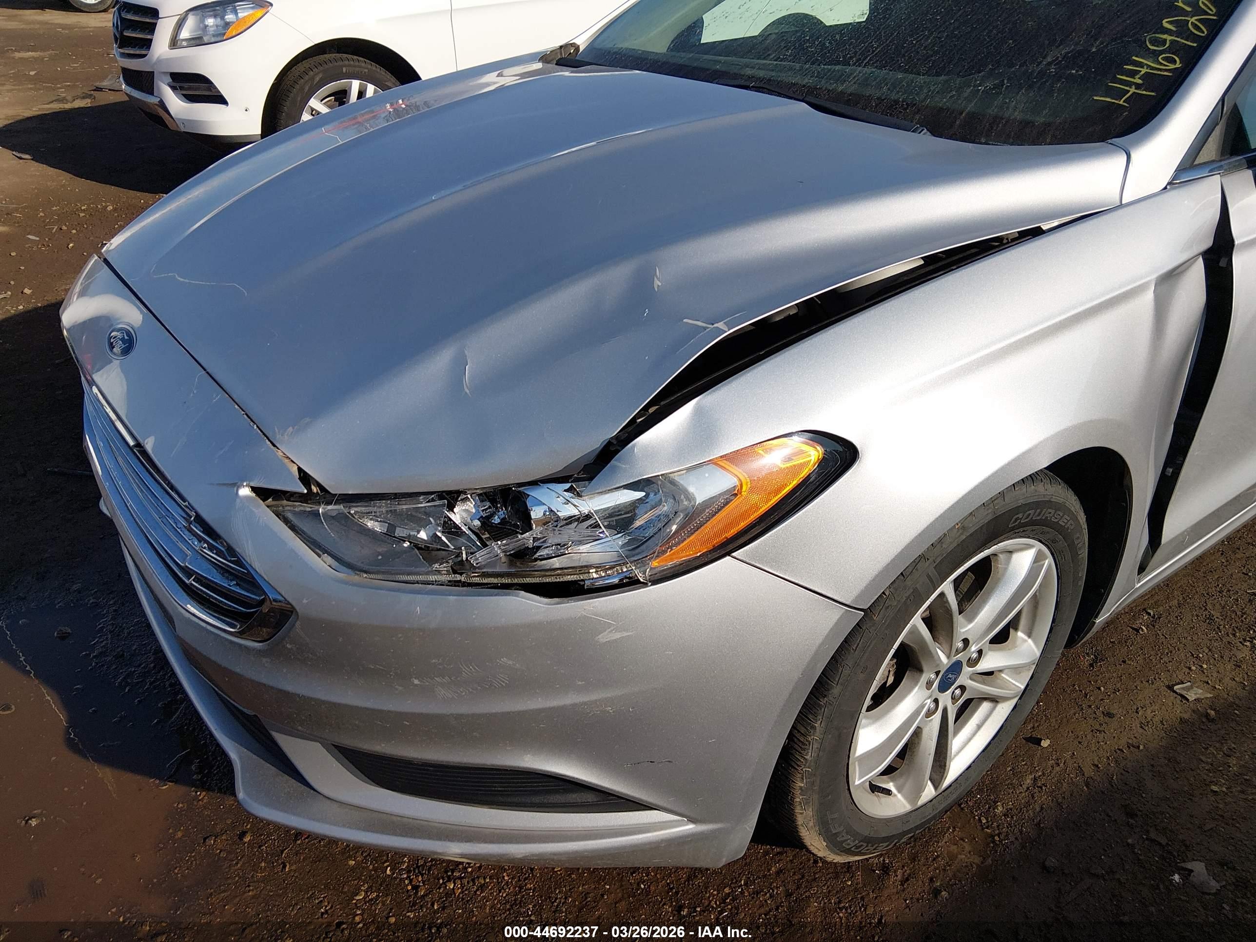 FORD FUSION image 6