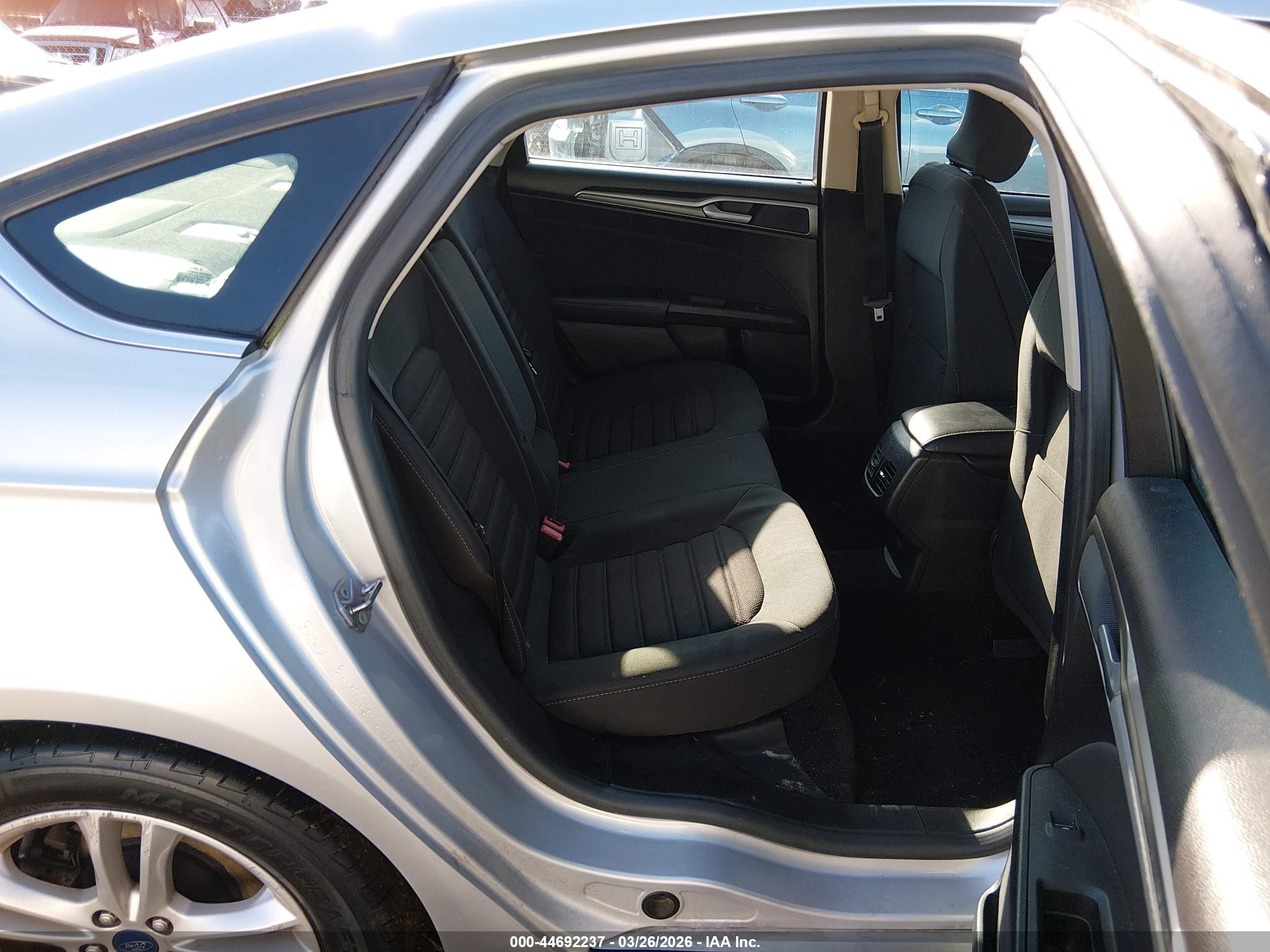 FORD FUSION image 8