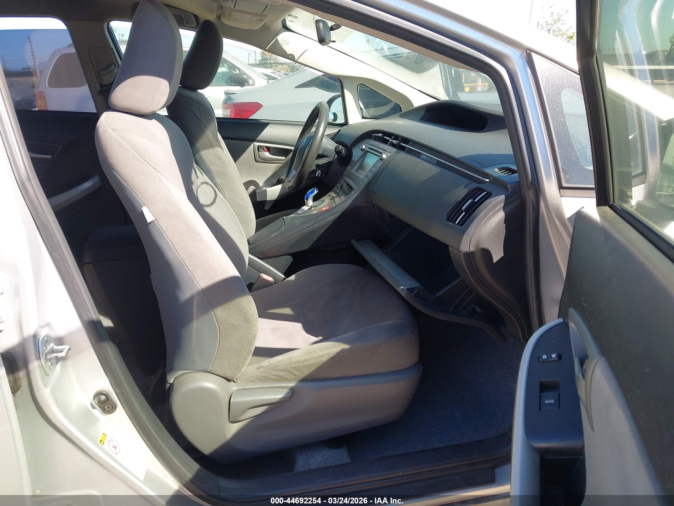 TOYOTA PRIUS image 5