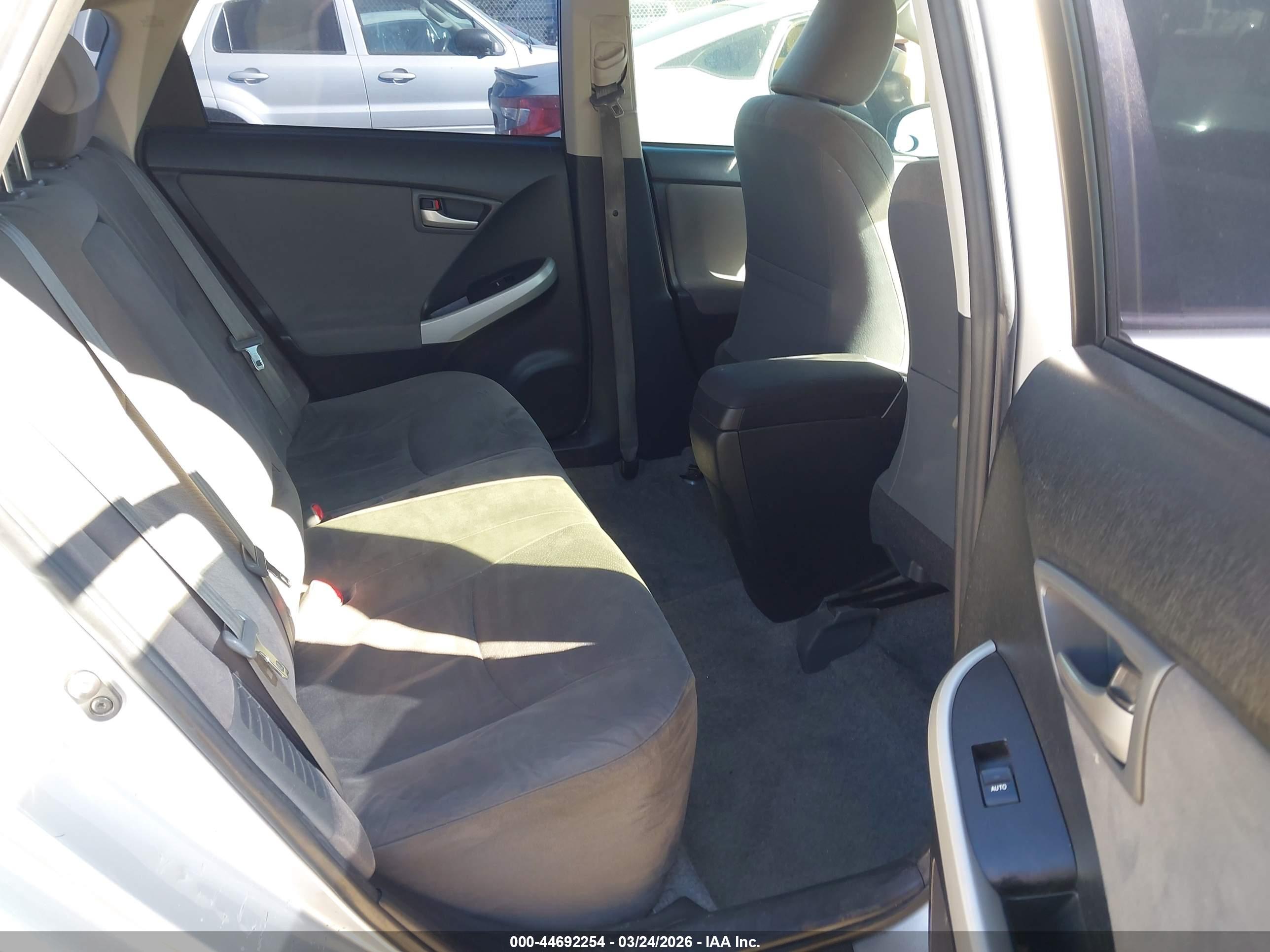 TOYOTA PRIUS image 8