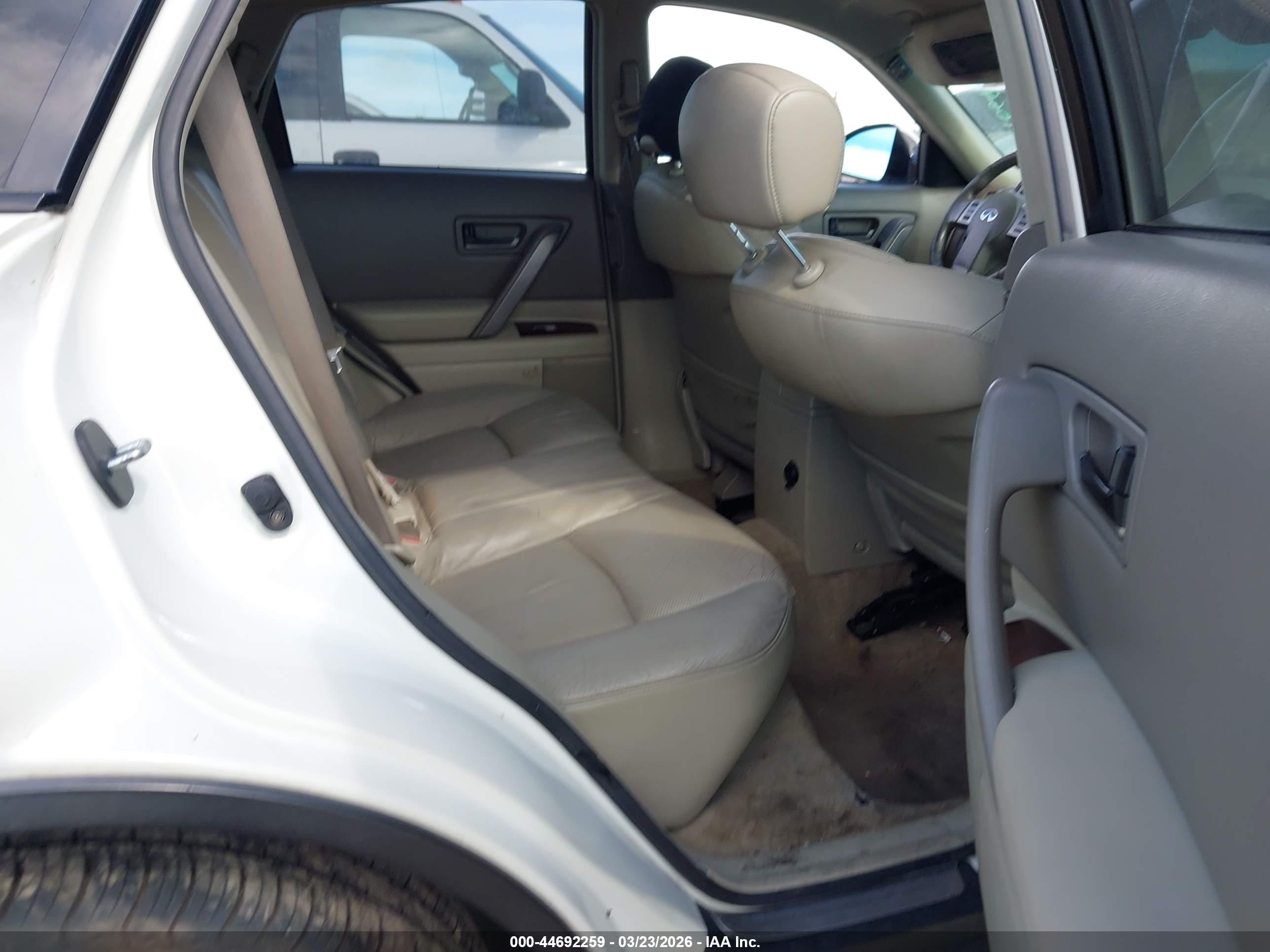 INFINITI FX35 image 8