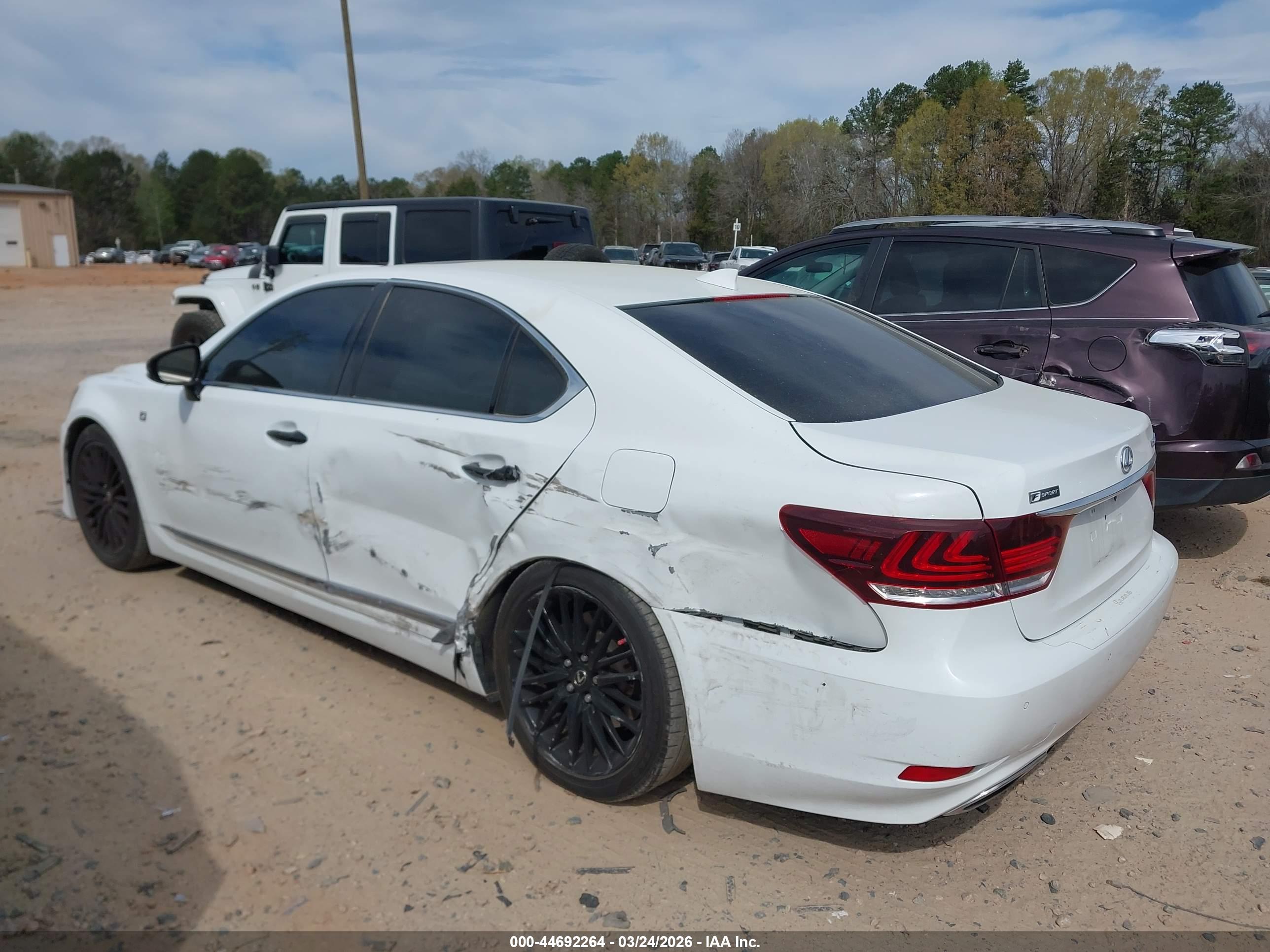 LEXUS LS image 3