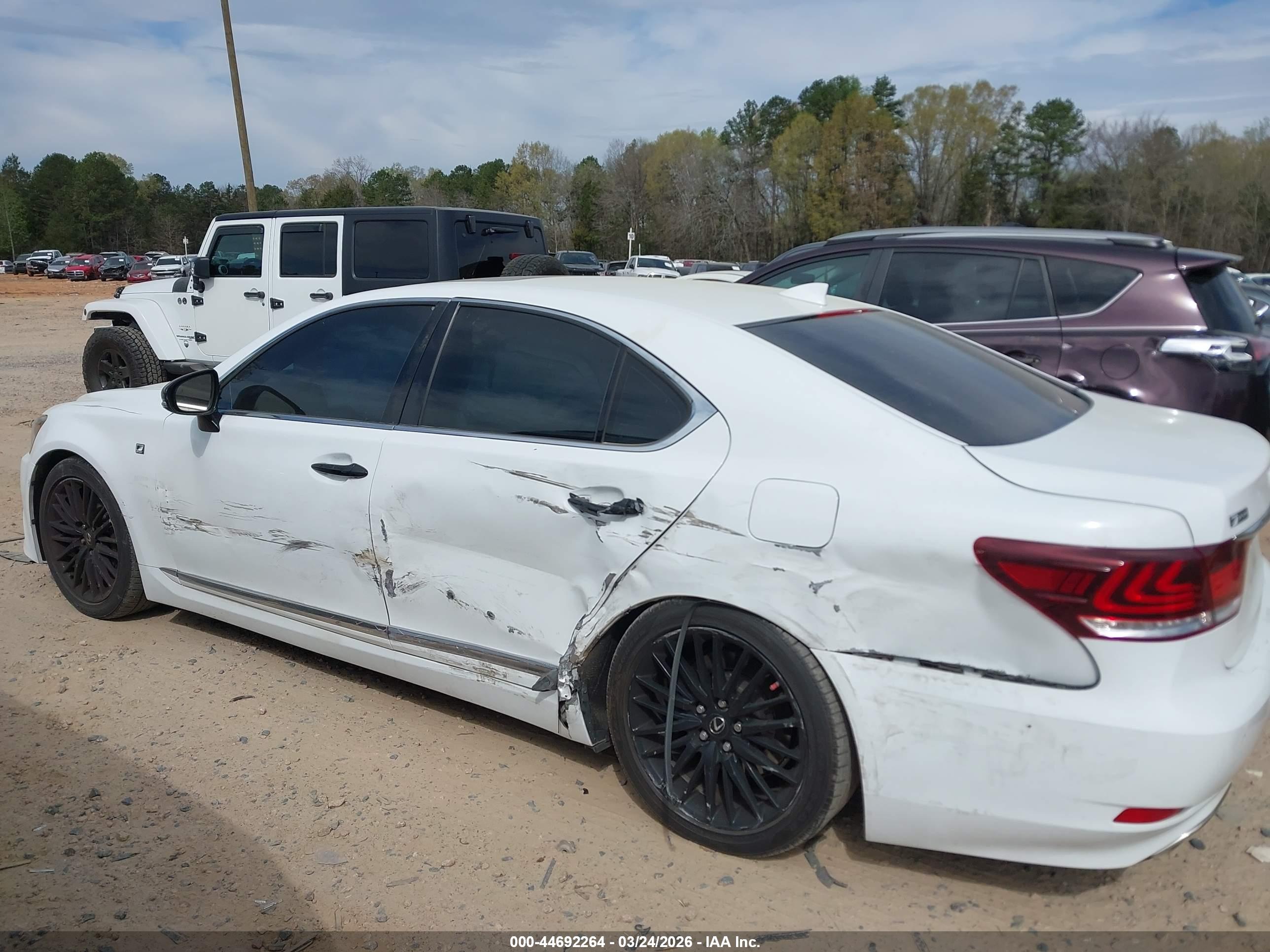 LEXUS LS image 6