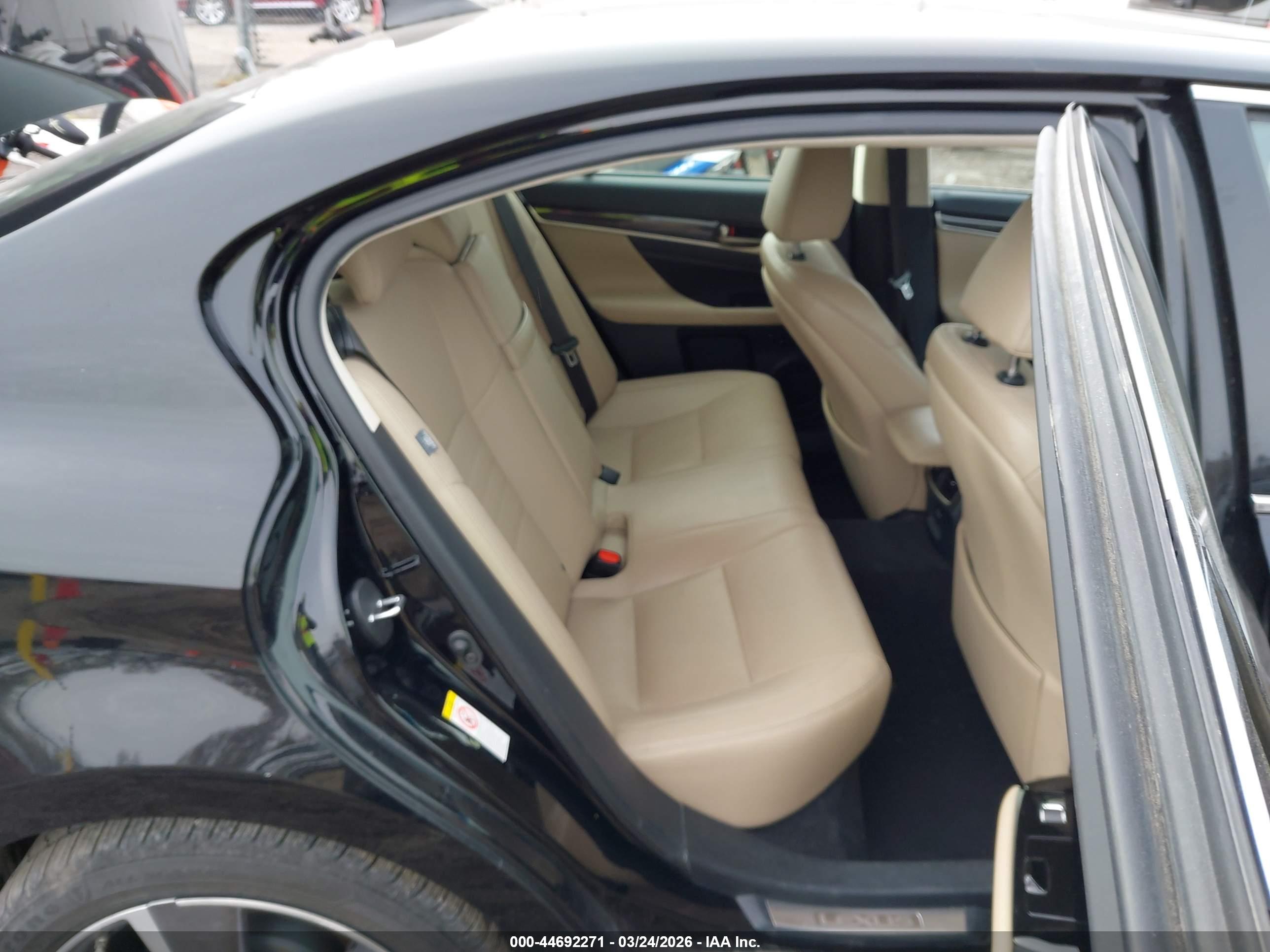 LEXUS GS image 8