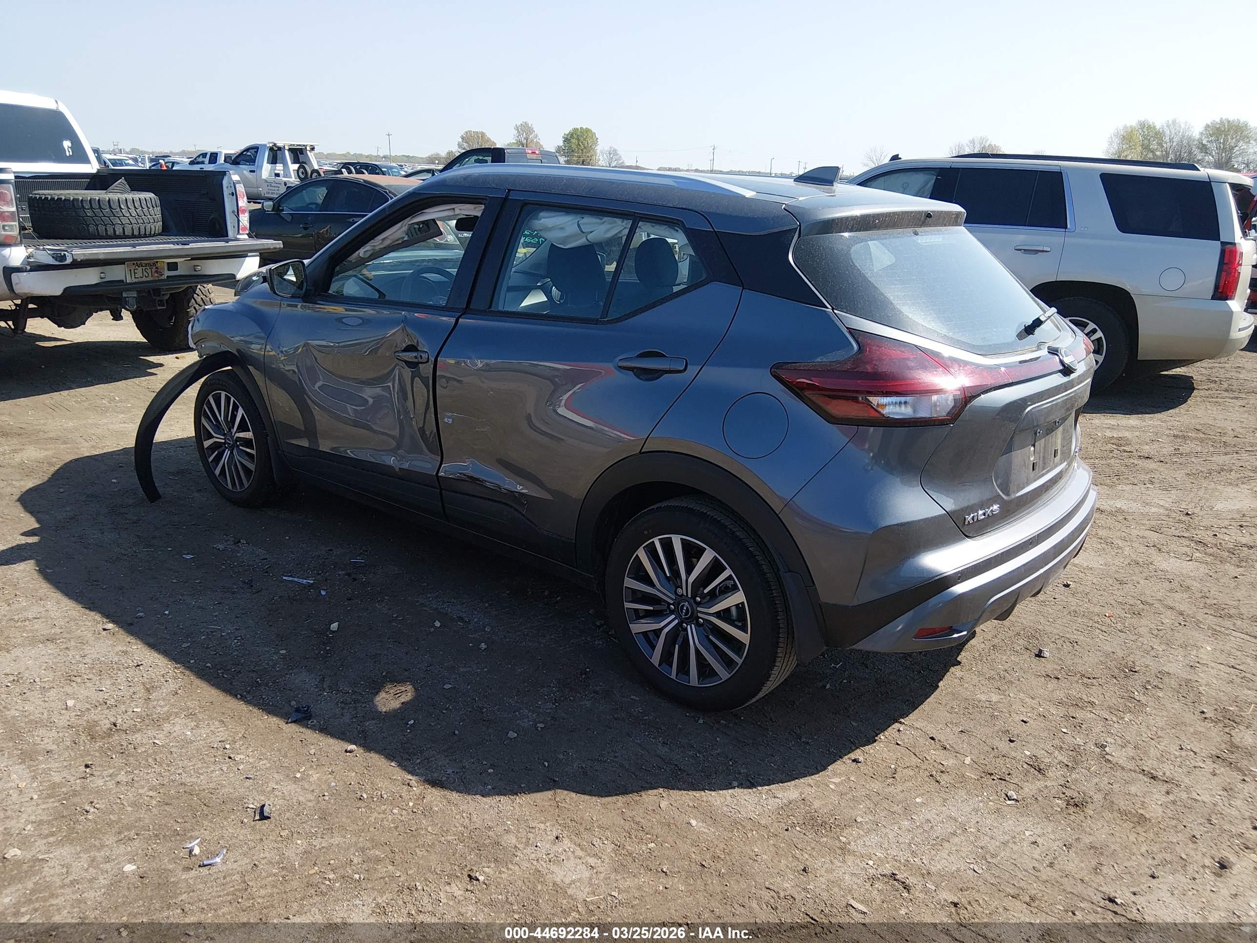 NISSAN KICKS image 3