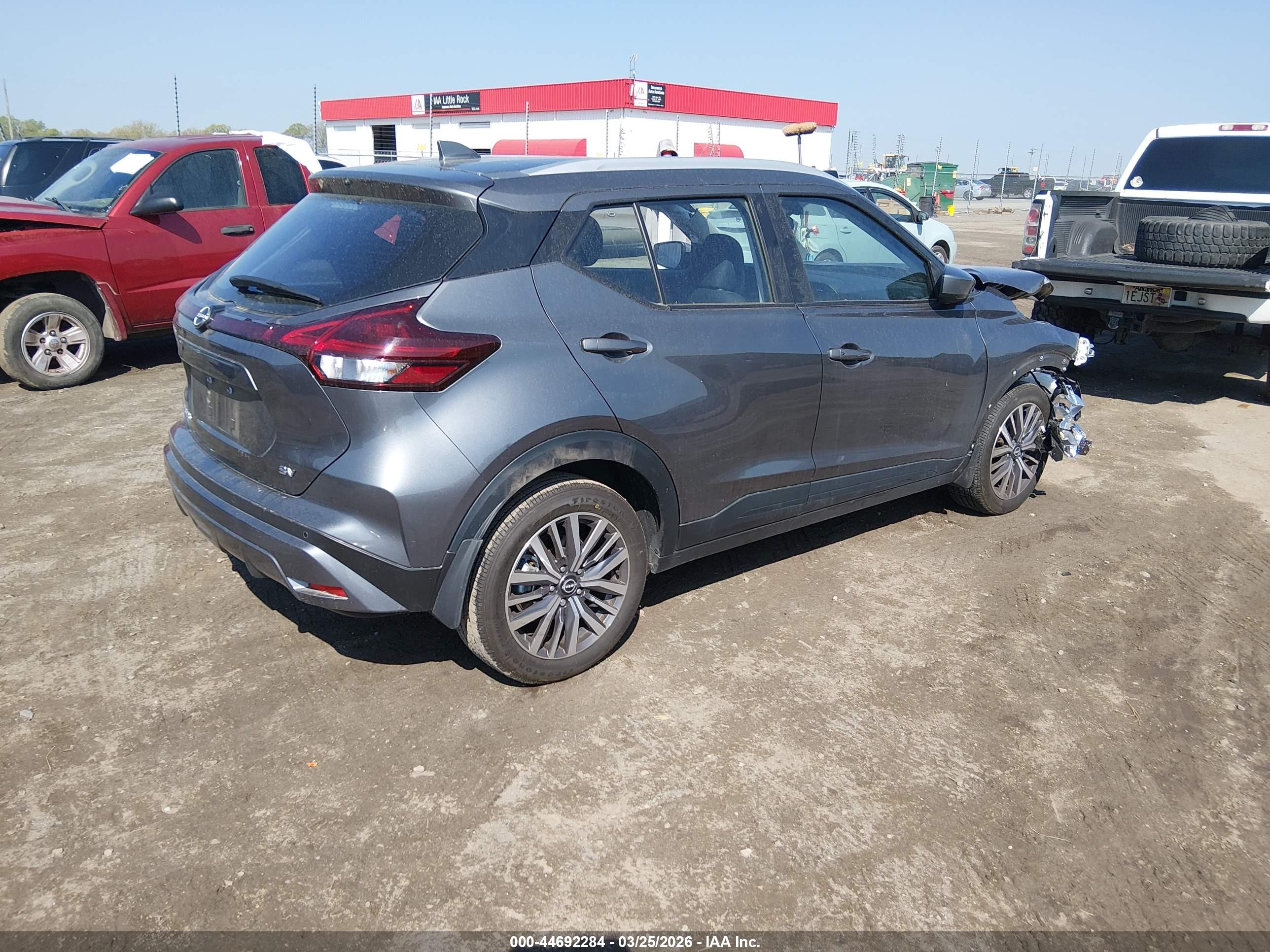 NISSAN KICKS image 4
