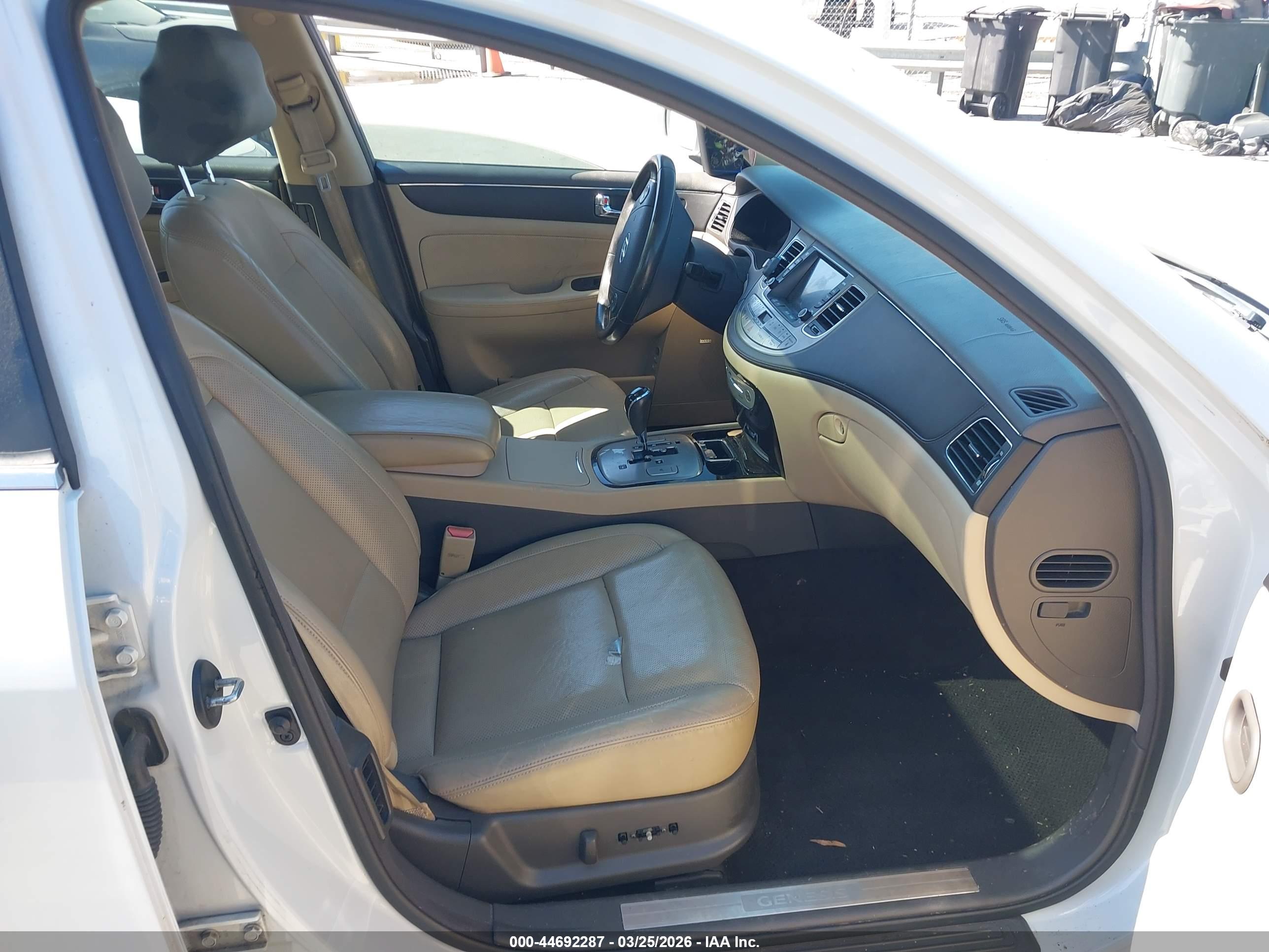 HYUNDAI GENESIS image 5