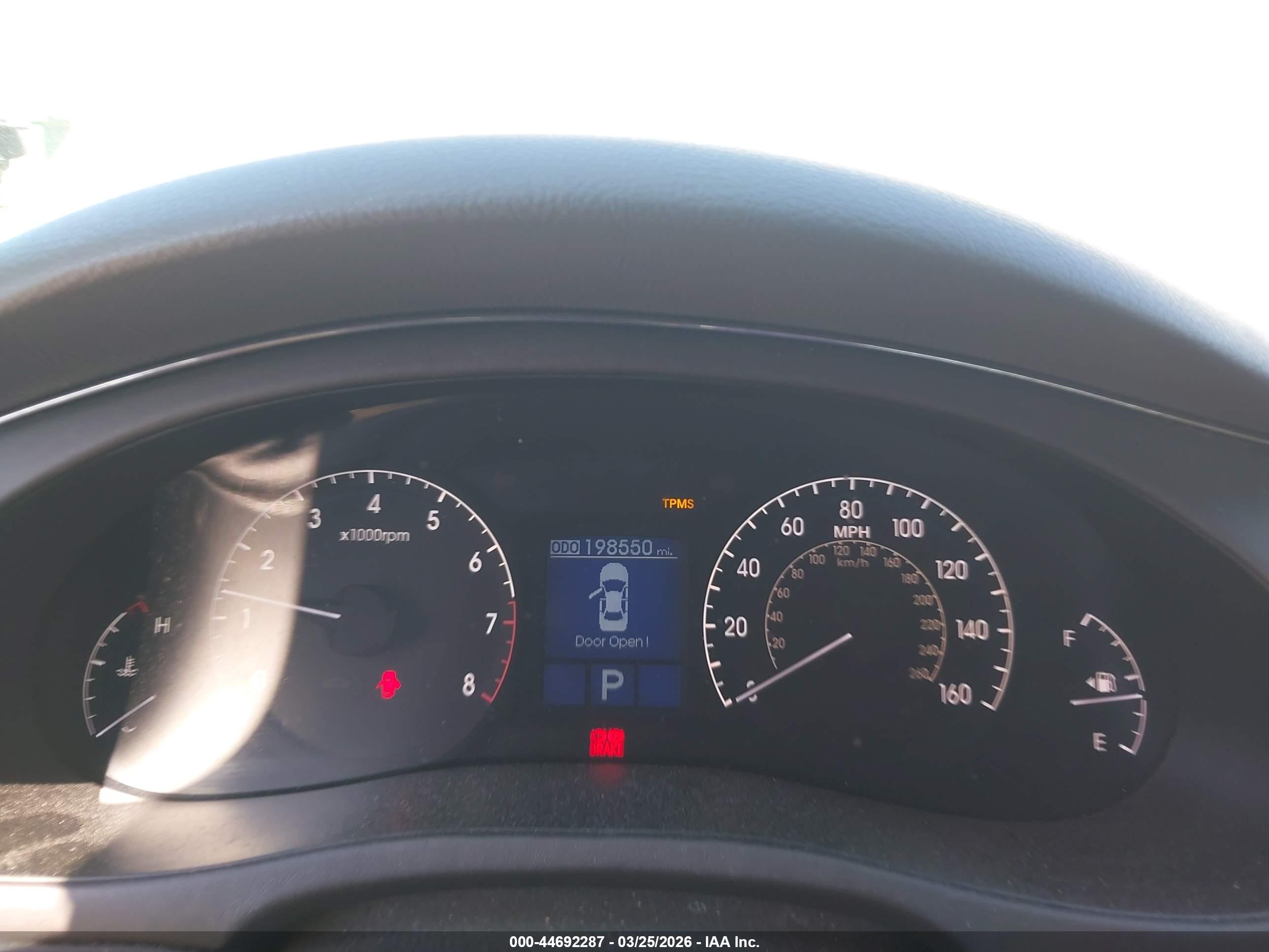 HYUNDAI GENESIS image 7
