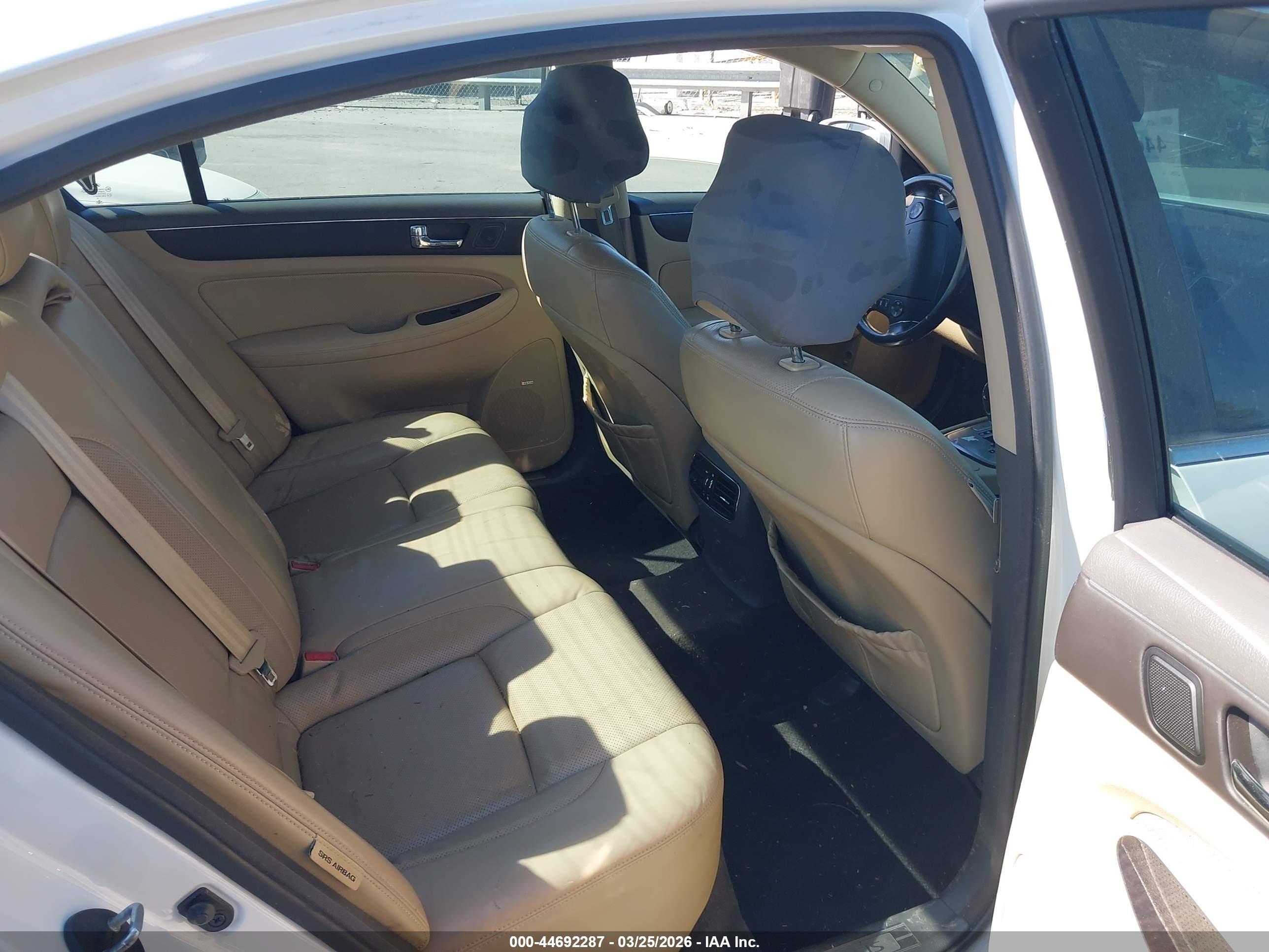 HYUNDAI GENESIS image 8