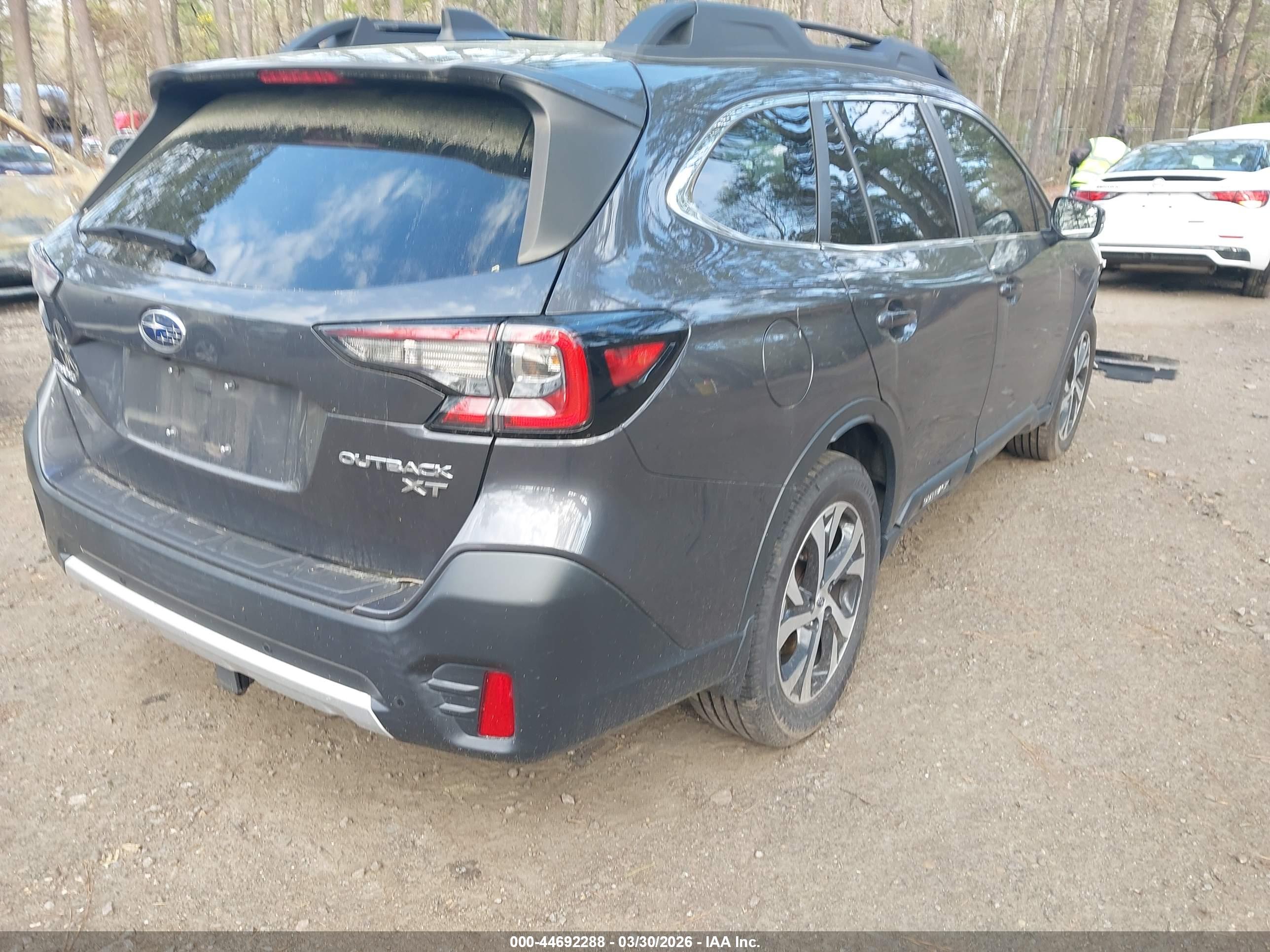 SUBARU OUTBACK image 4
