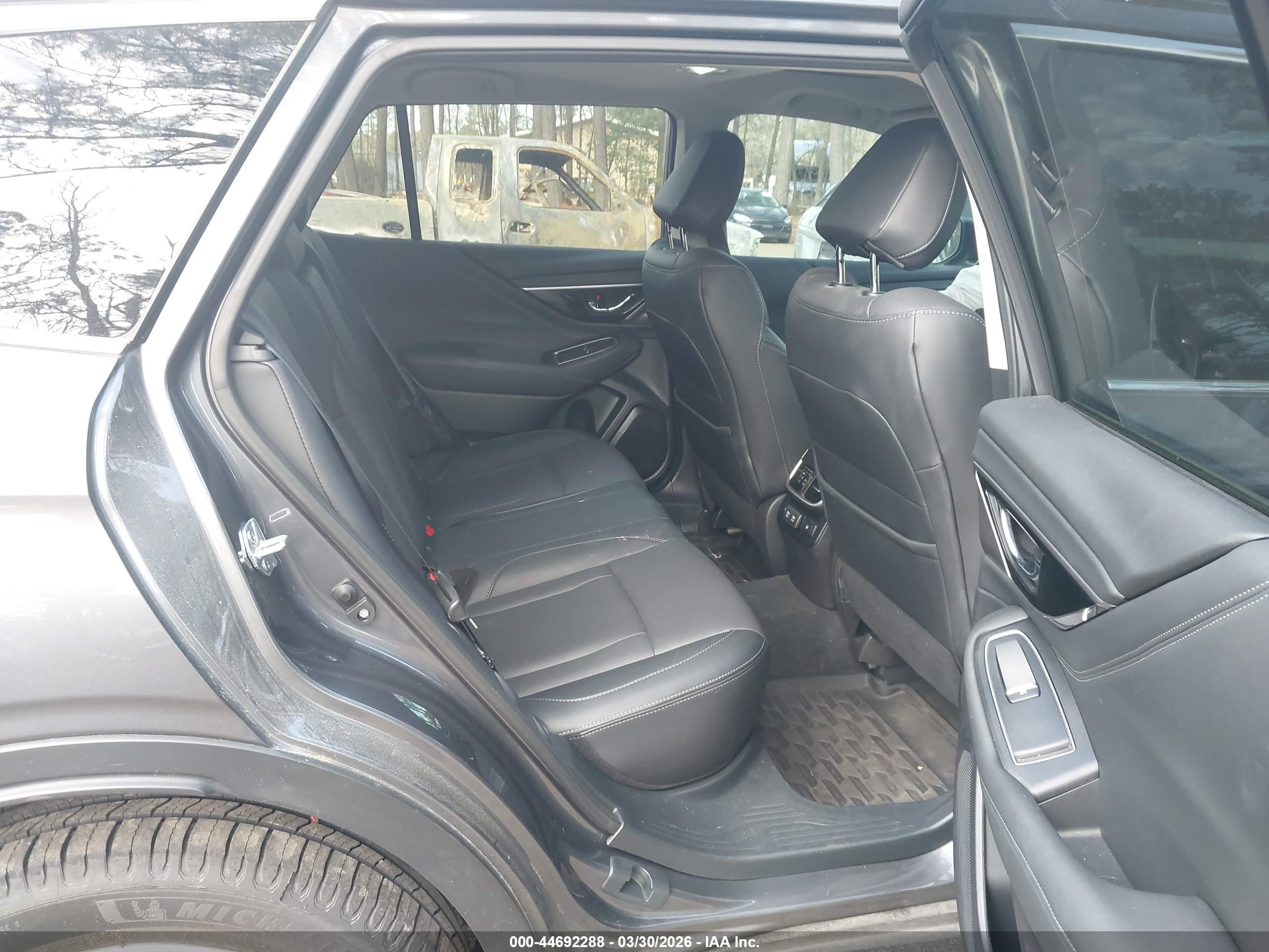 SUBARU OUTBACK image 8