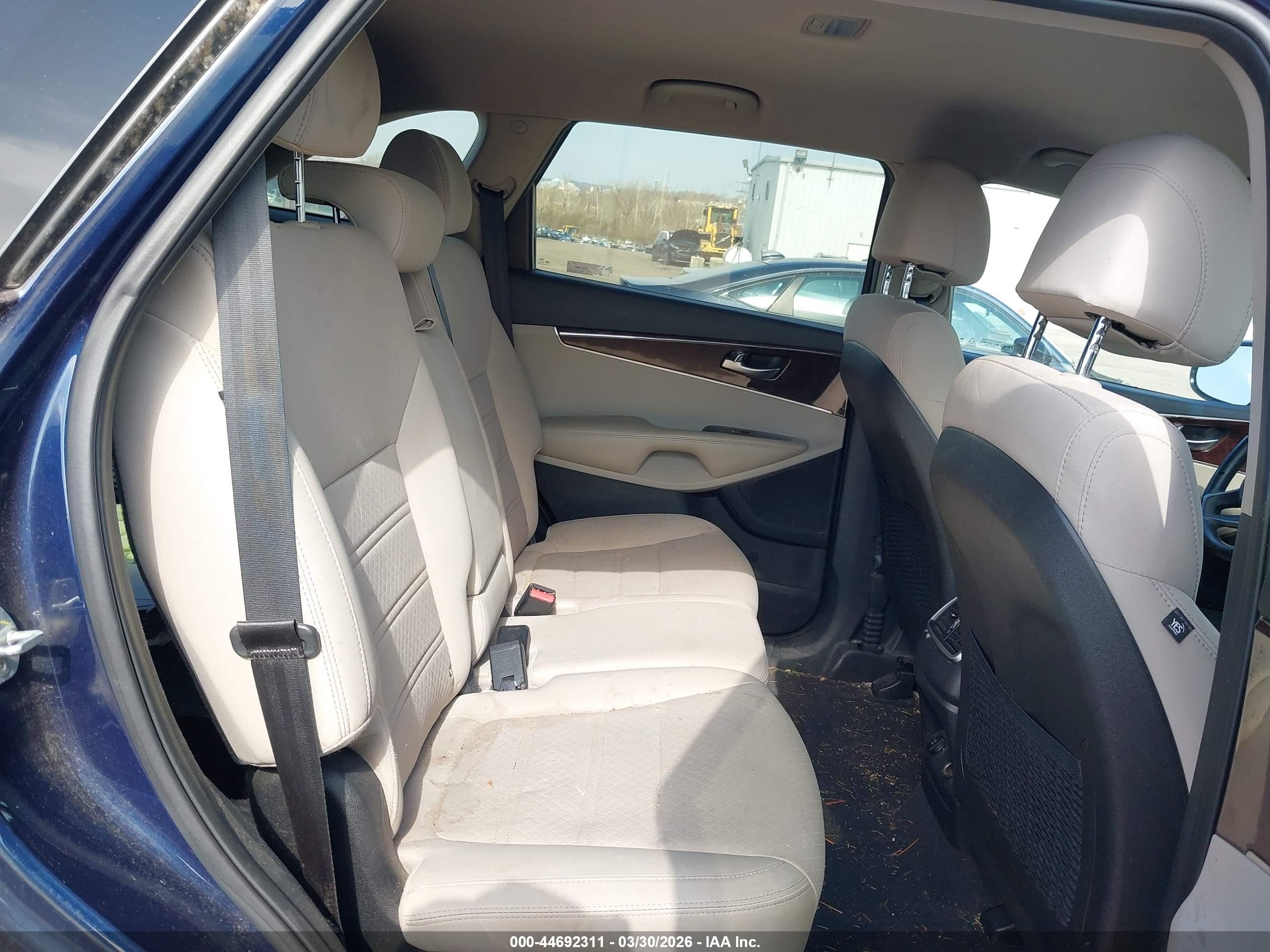 KIA SORENTO image 8