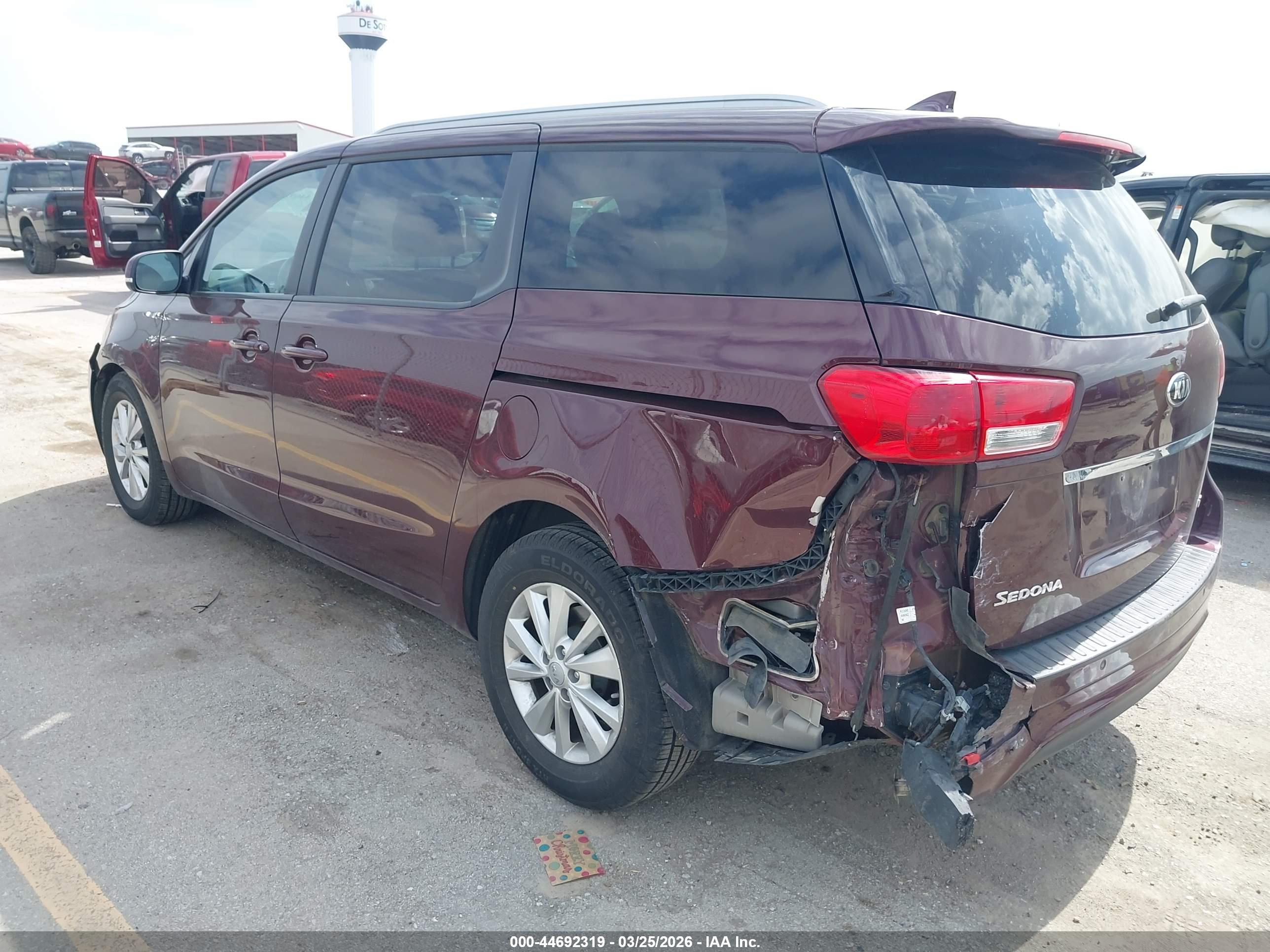 KIA SEDONA image 3