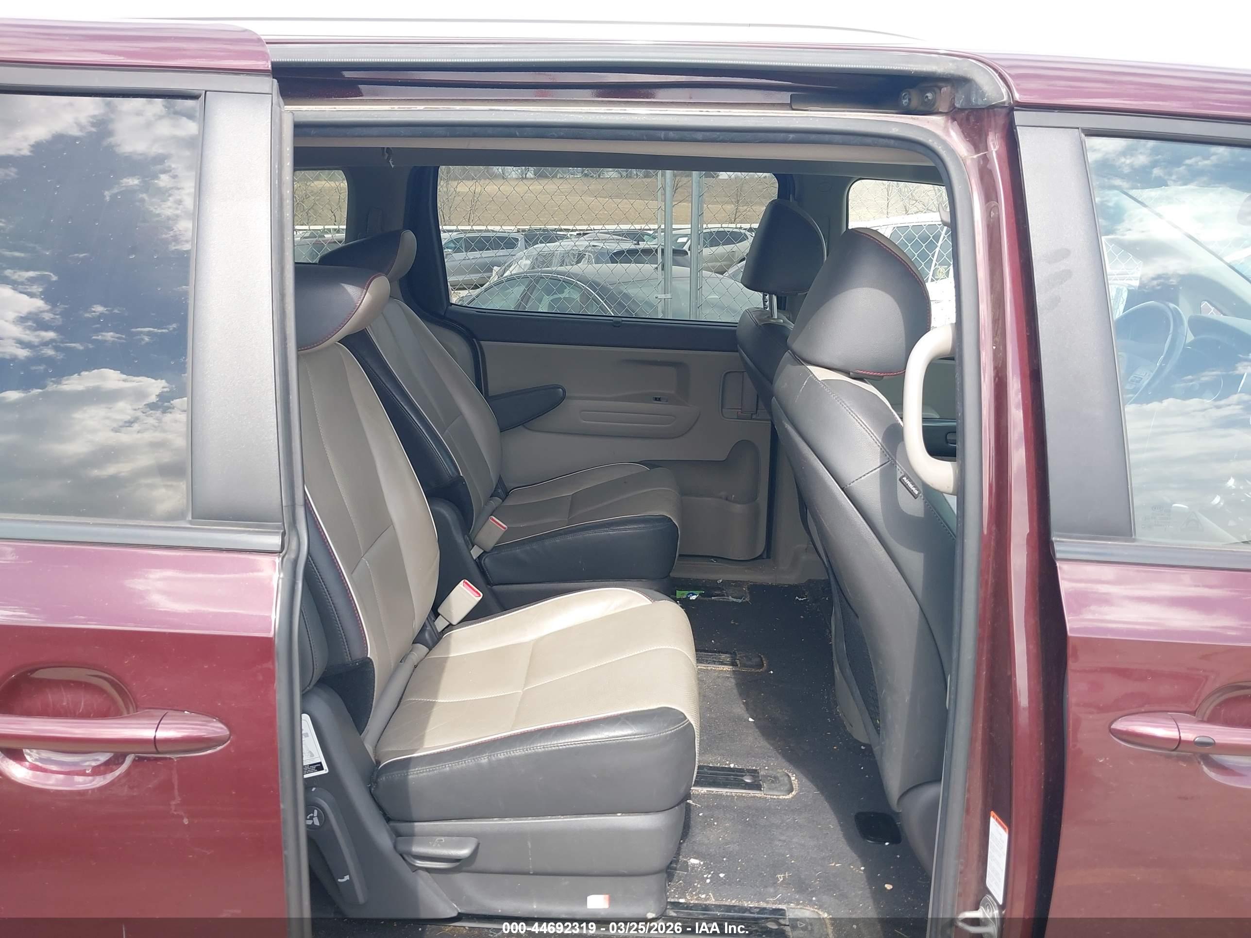 KIA SEDONA image 8