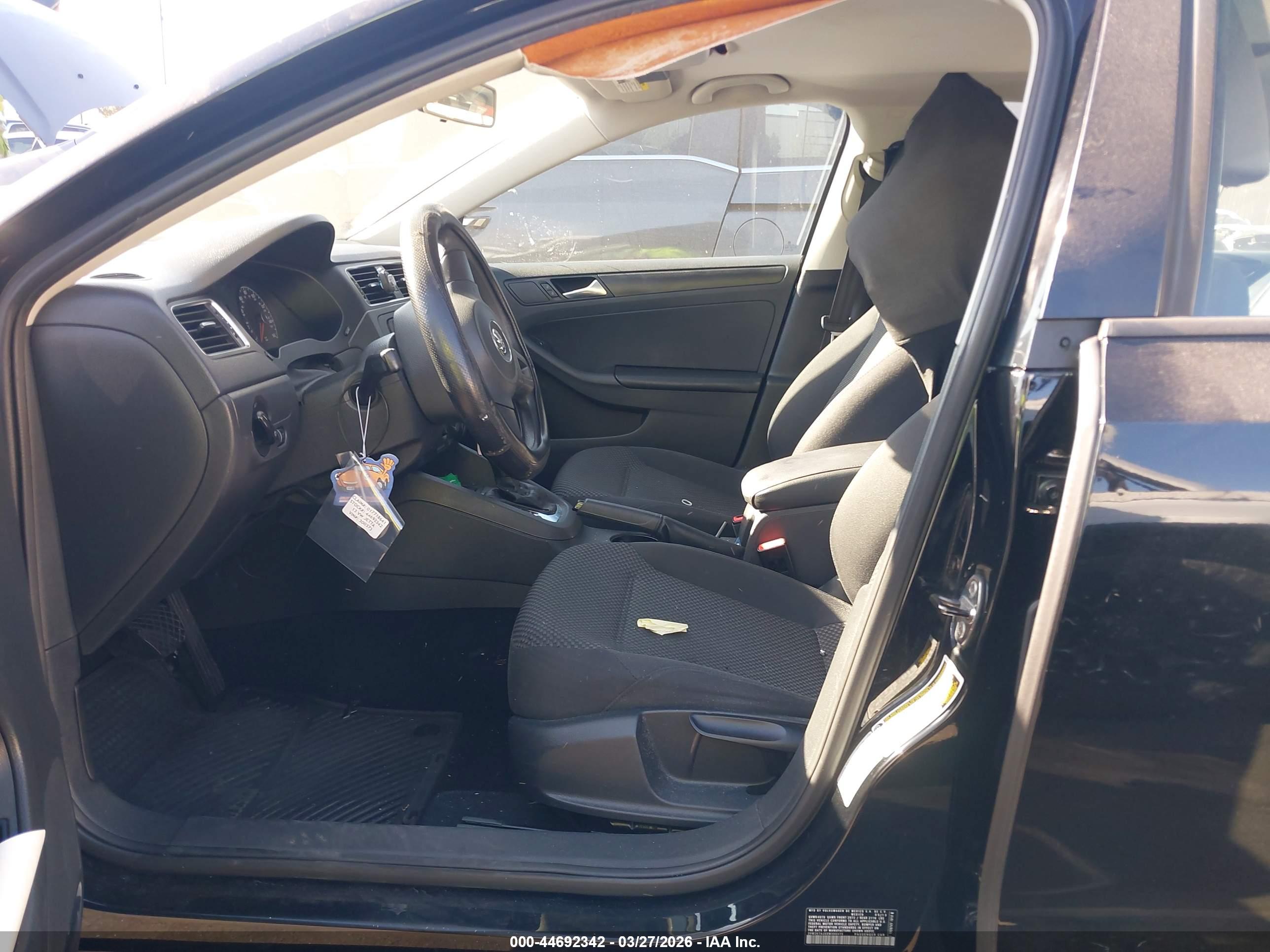VOLKSWAGEN JETTA image 5