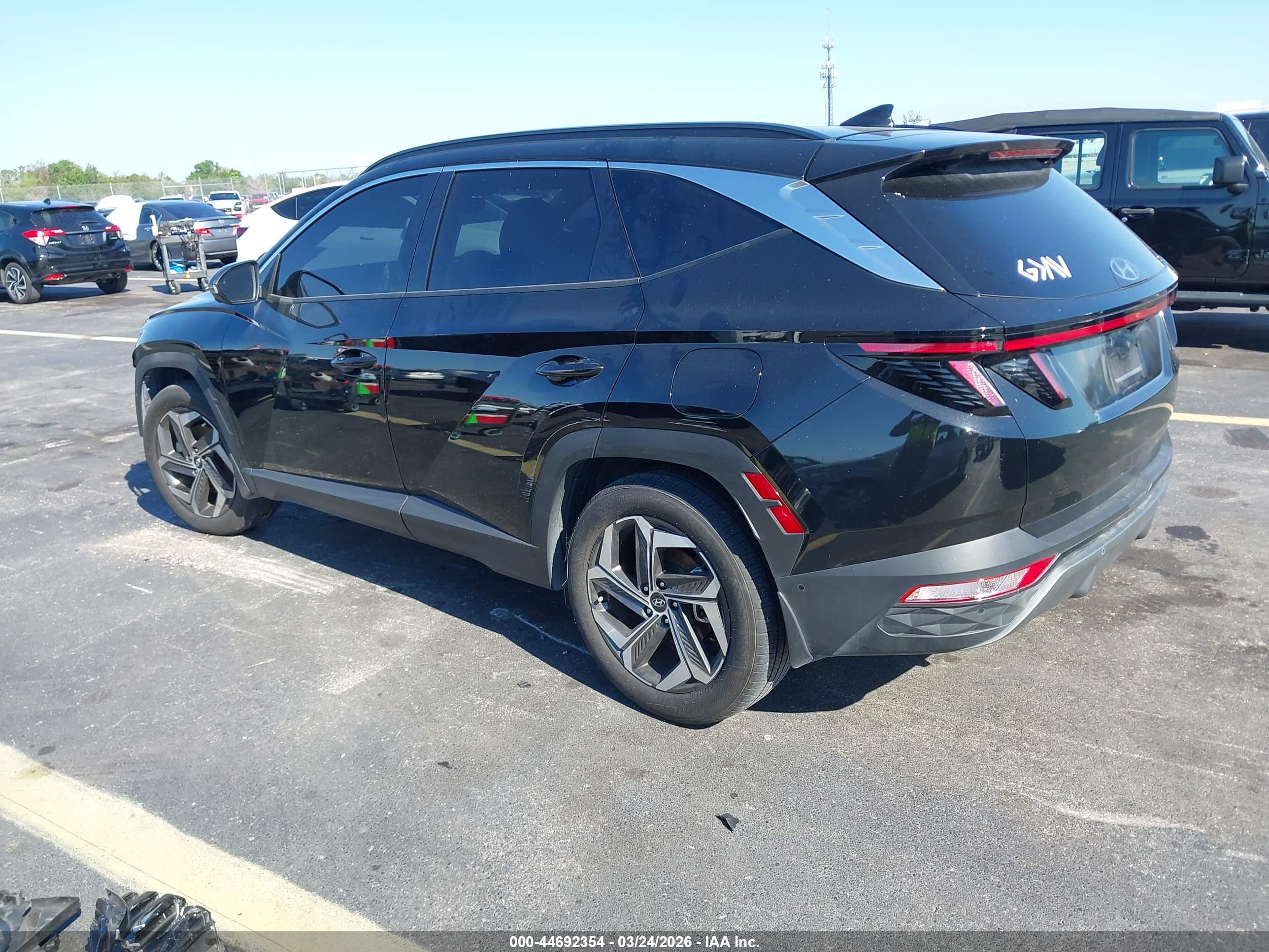 HYUNDAI TUCSON image 3