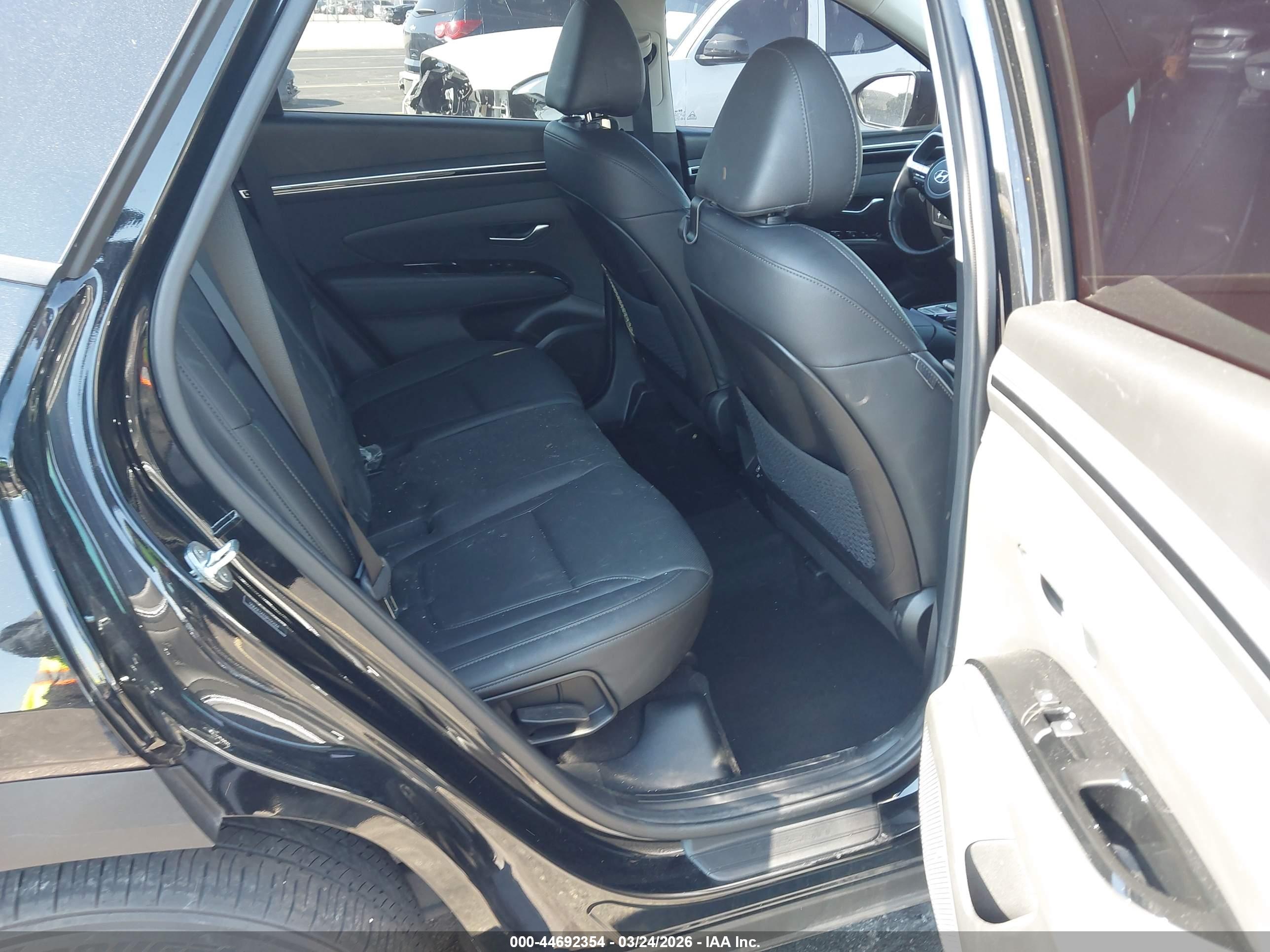 HYUNDAI TUCSON image 8