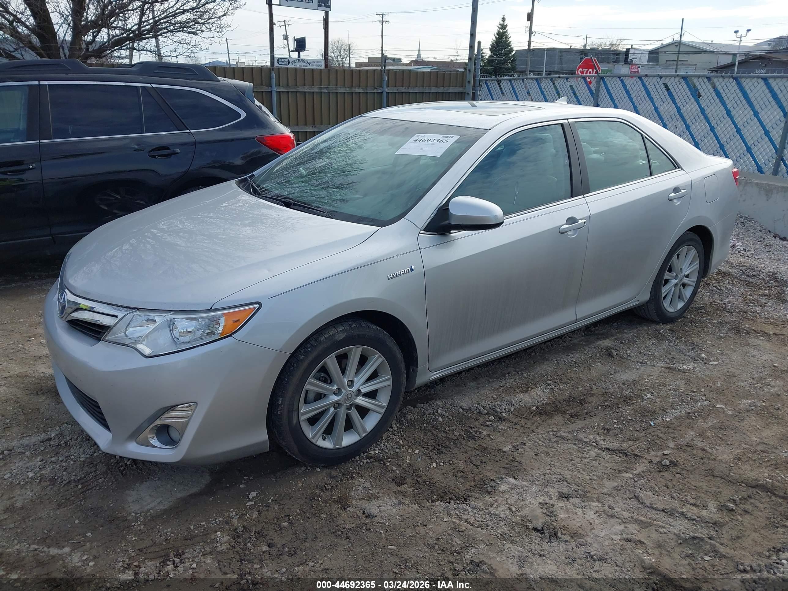 TOYOTA CAMRY image 2