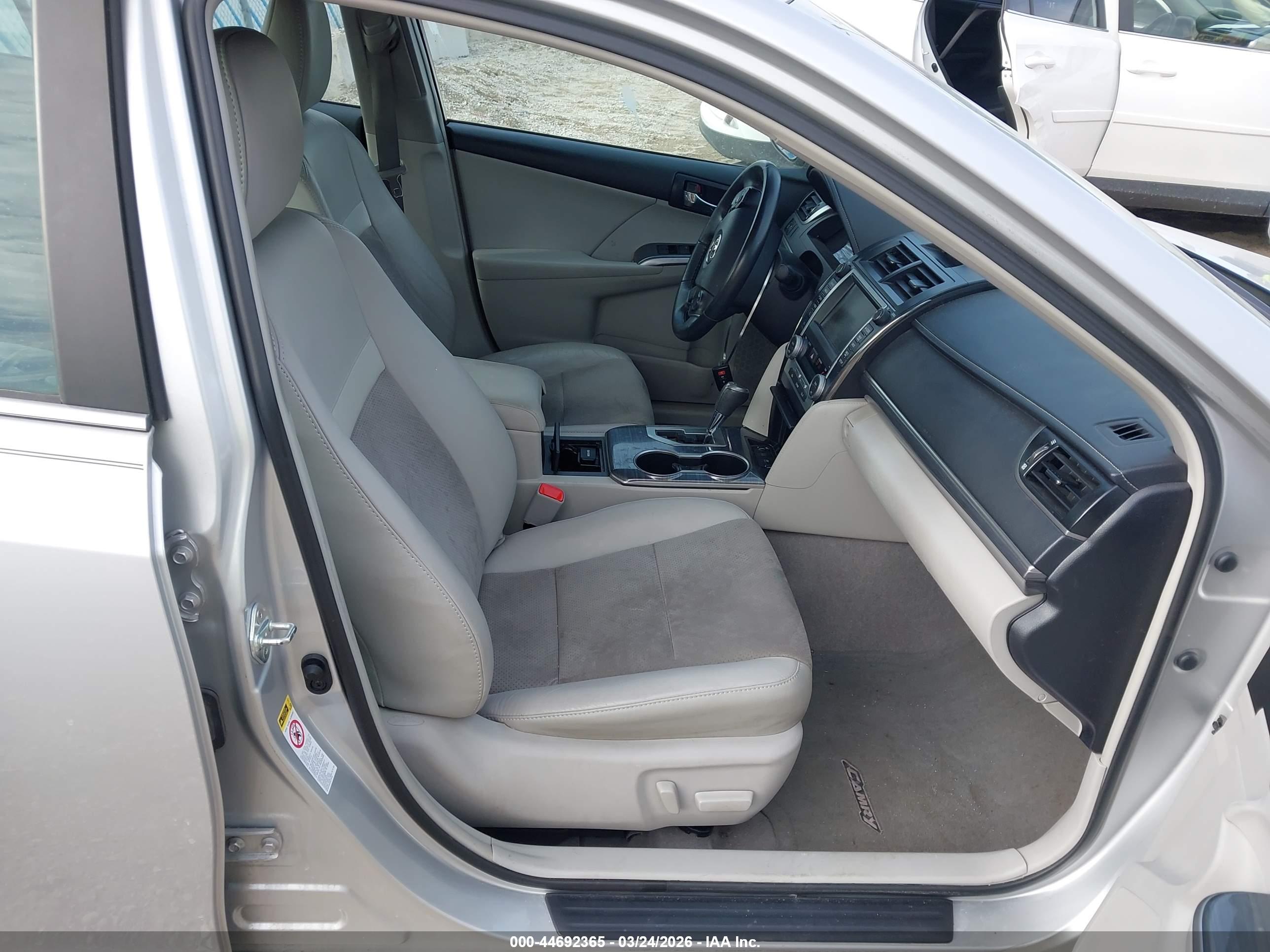 TOYOTA CAMRY image 5