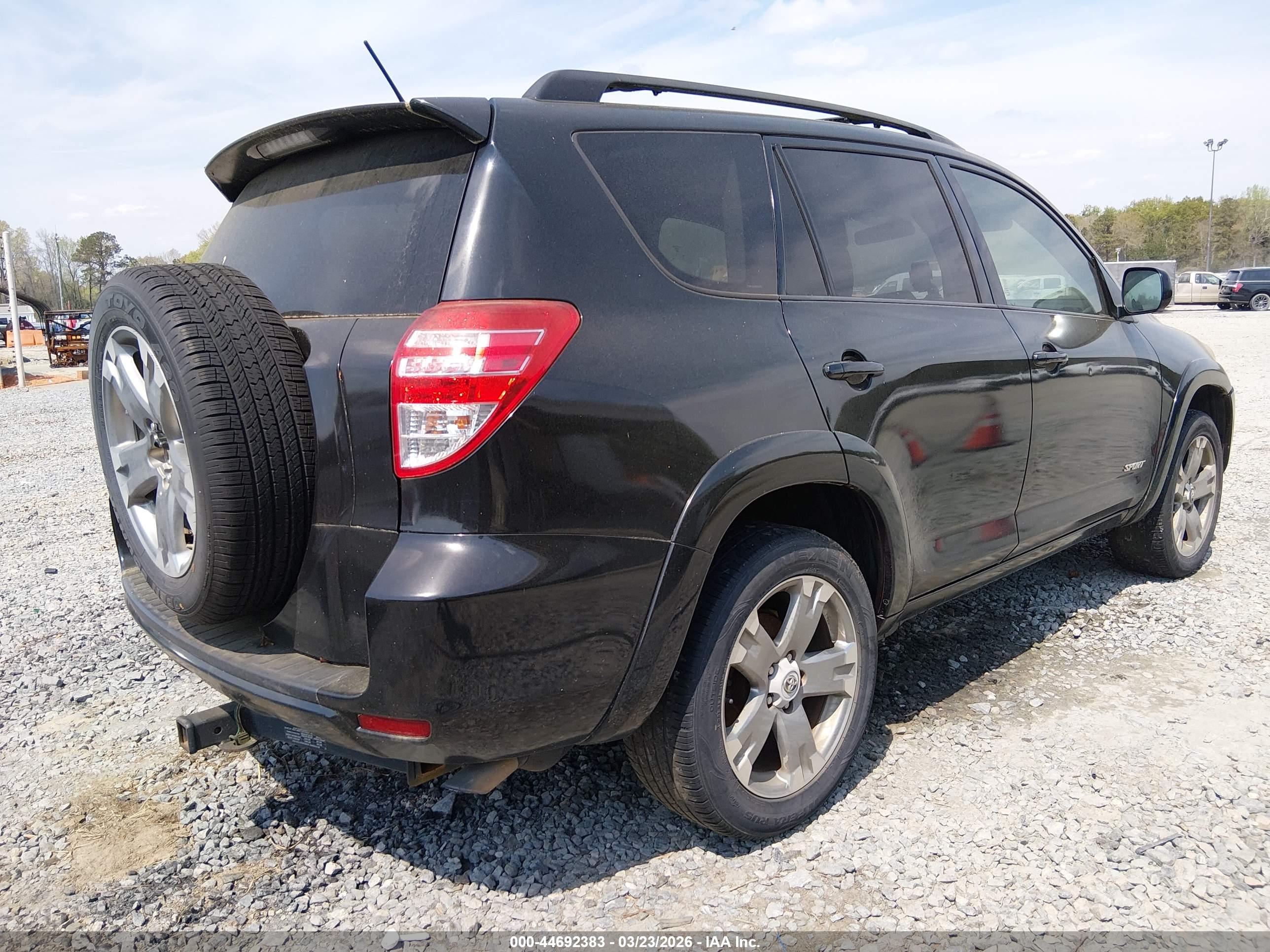 TOYOTA RAV4 image 4