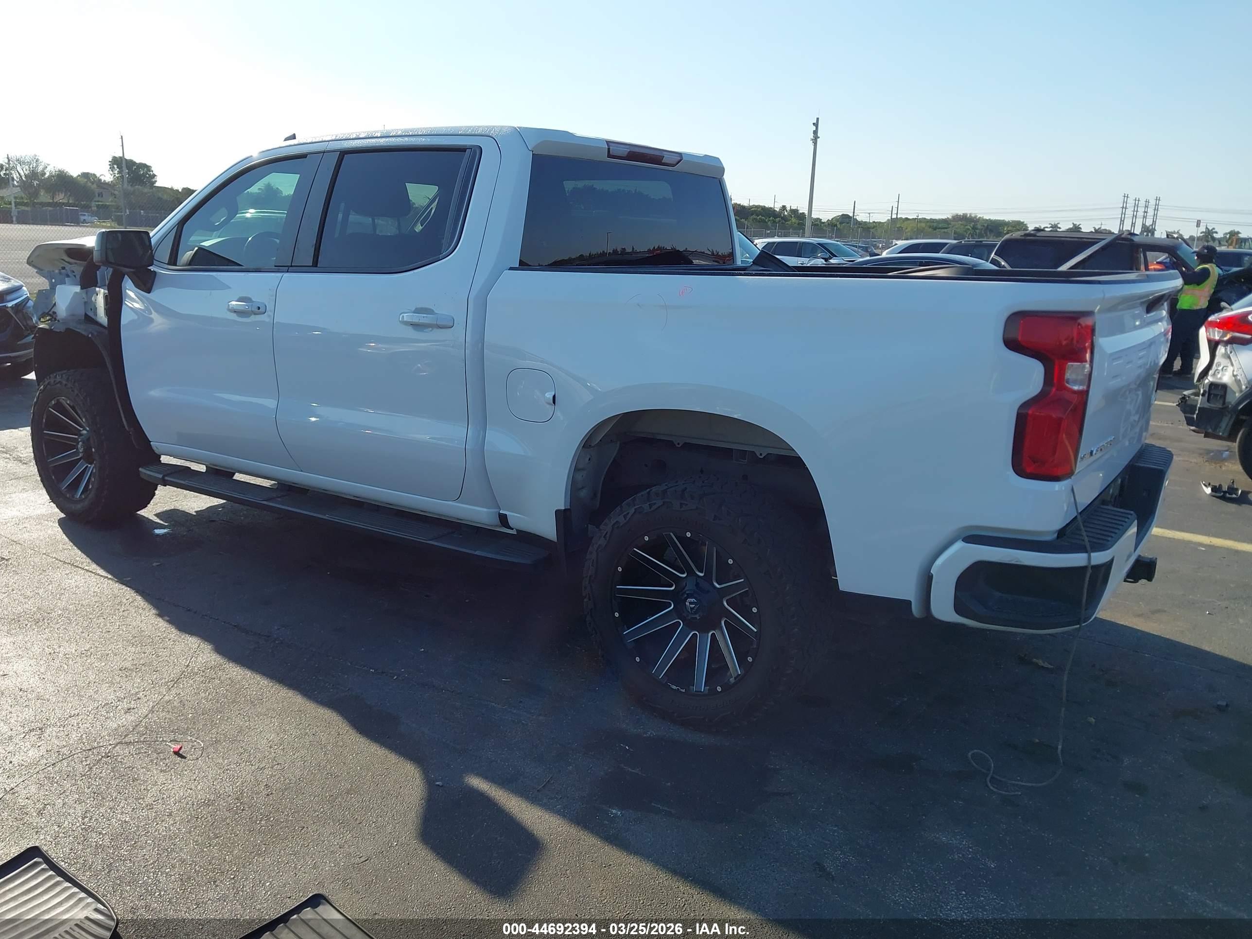 CHEVROLET SILVERADO image 3