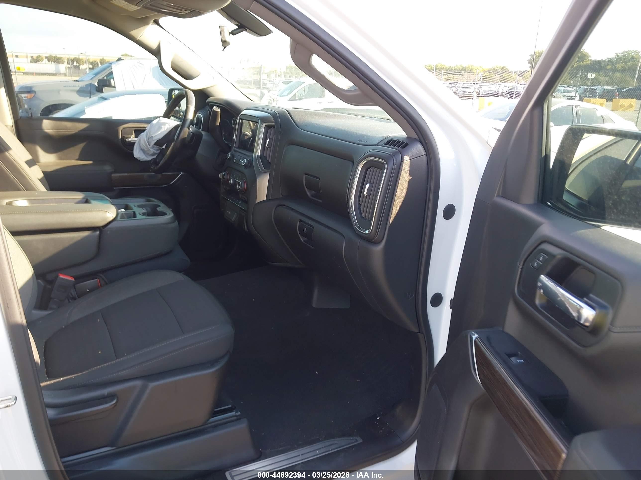 CHEVROLET SILVERADO image 5