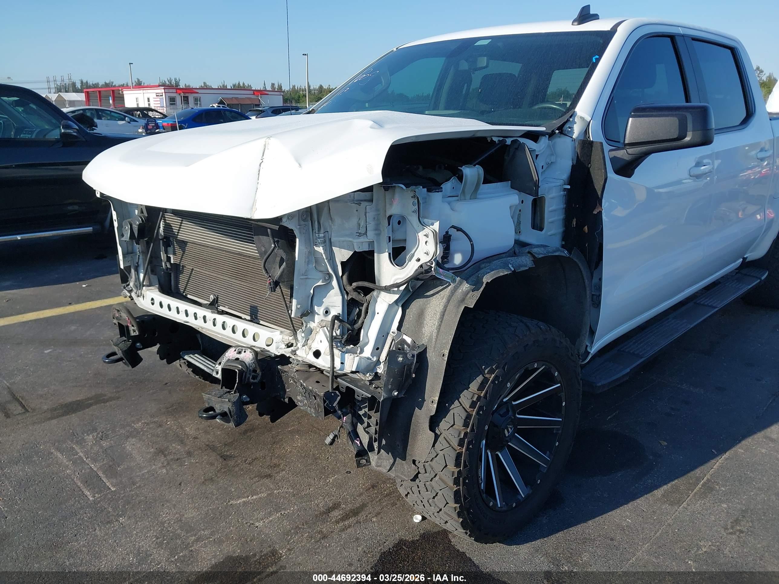 CHEVROLET SILVERADO image 6