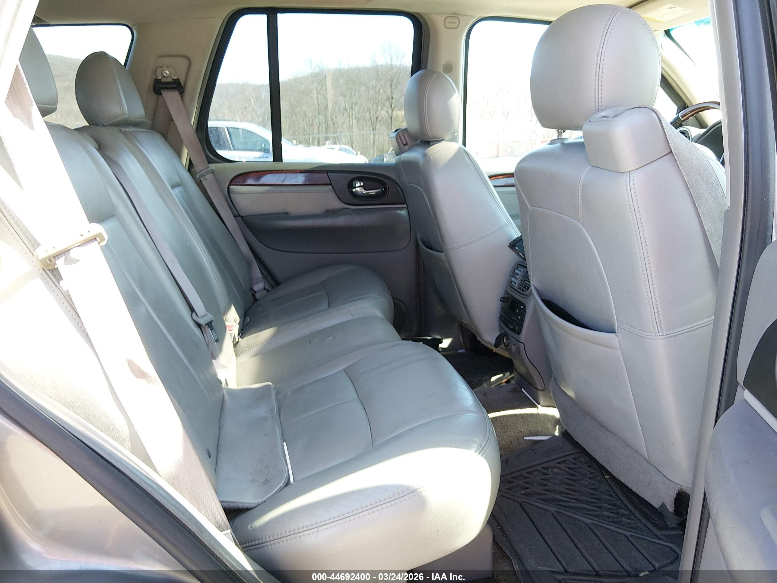 GMC ENVOY image 8