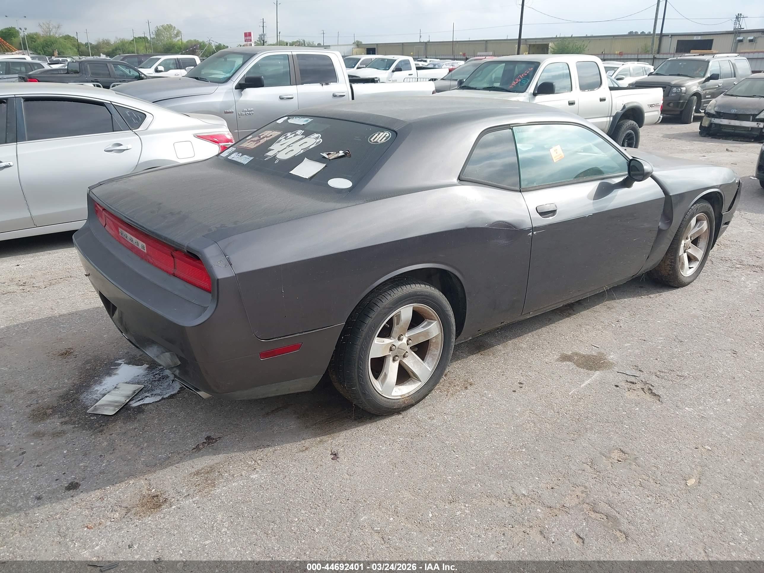 DODGE CHALLENGER image 4