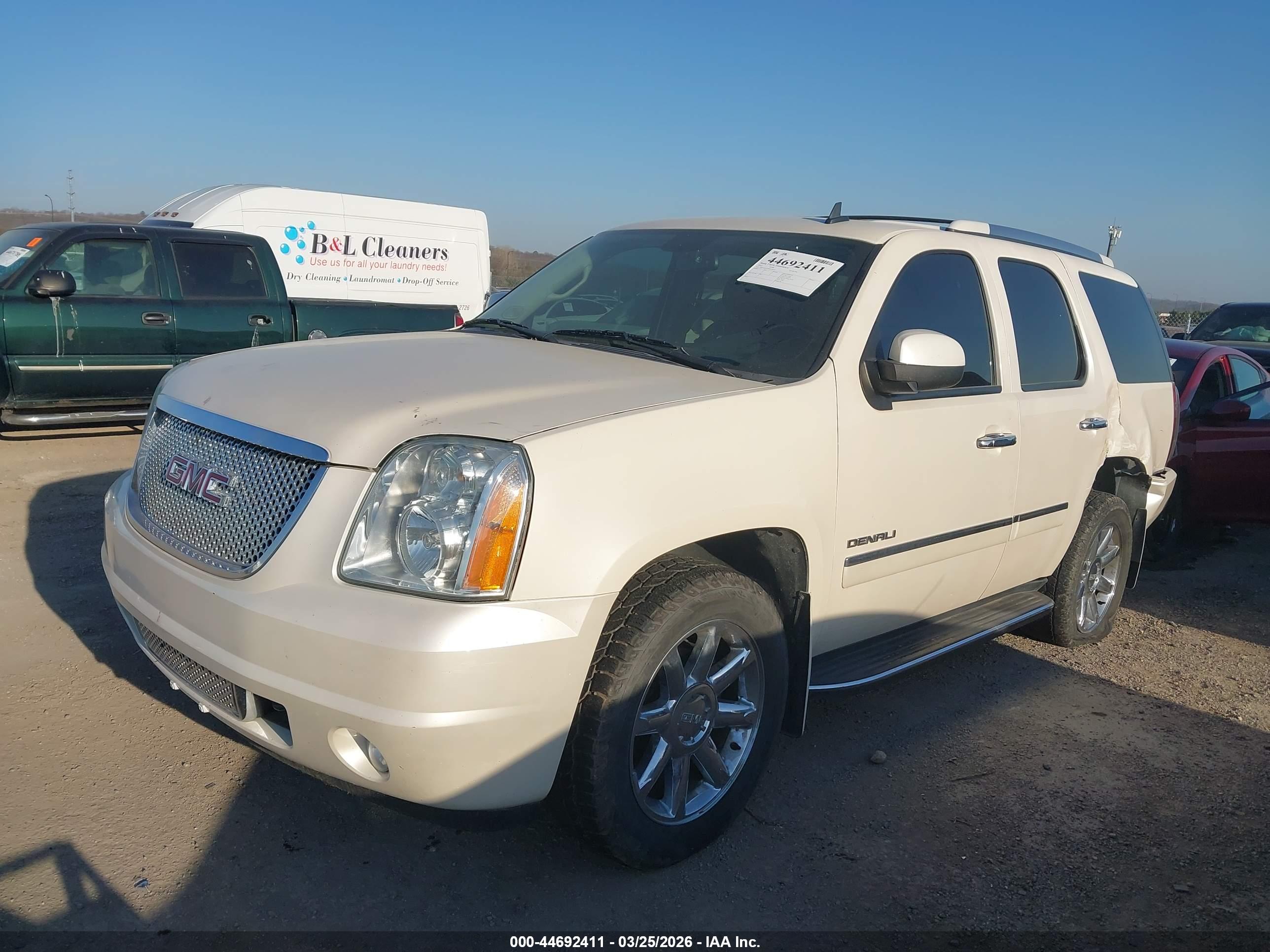 GMC YUKON image 2